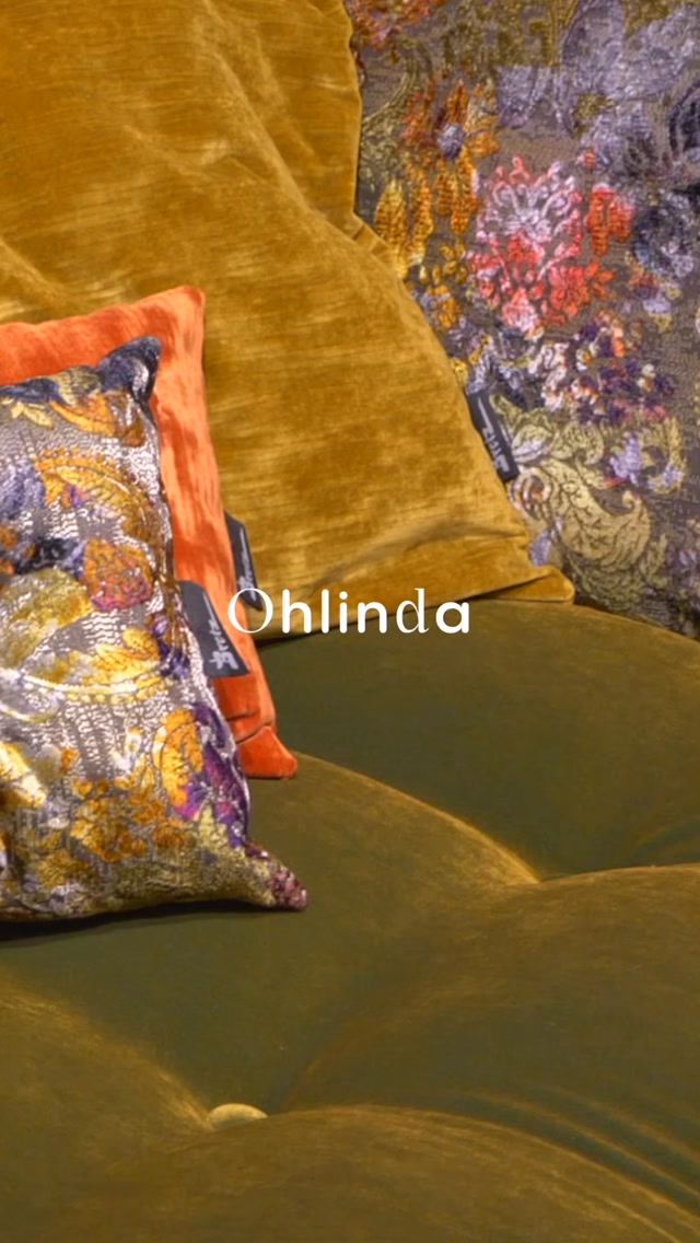 Ohlinda zieht Blicke auf sich – mit schimmernden Velours, floralen Mustern und einem Zusammenspiel a...