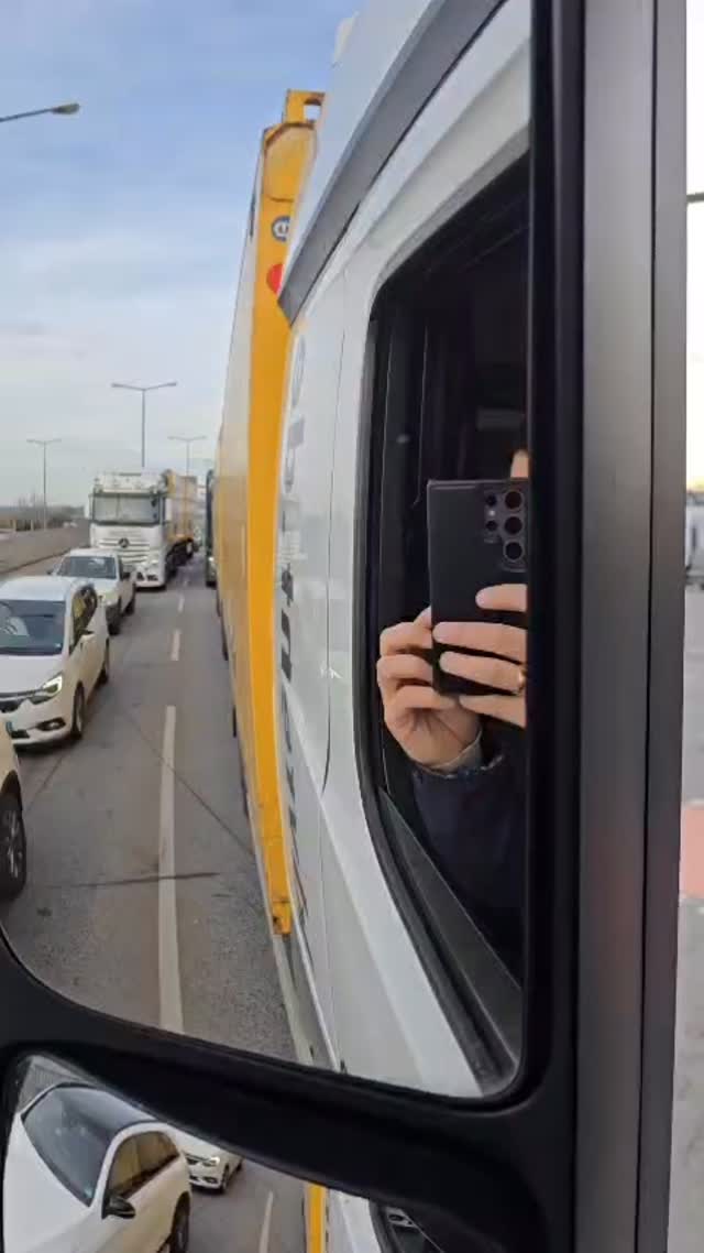 Von LKW zu LKW - hallo Schönheit 😍
#lkwfahrer #berufskraftfahrer #spedition #lkwfahrerausleidenschaft #lkwfahrerinnen #spotted