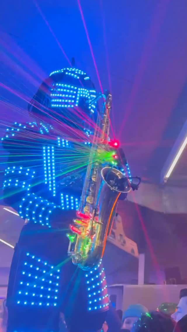 Was für ein Opening ❄️🔥
Danke an alle, die die Schirmbar zum Beben gebracht haben.
Das war erst der Anfang.
Die beste Aprés-Ski Party im Kleinwalsertal 🔥🎉
#schirmbar #apresski #apresskivibes #winteropening #party #kleinwalsertal #vorarlberg #bergwinter #aftermovie #austria #après #plattformkleinwalsertal