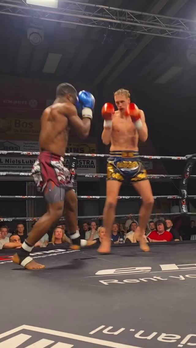 π₯ WAT. EEN. GEVECHT. π₯
Chris Palistan maakt het af in de TWEEDE RONDE! π₯
Een keiharde TKOβ pure power, pure focus.
Vanaf het begin zat hij er bovenop, maar in ronde 2? Daar maakte hij het verschil. Geen ontsnappen meer mogelijk.
Dit is geen gewone overwinningβ¦ dit is een statement aan iedereen in de game. π
Onthoud die naam: Chris Palistan.
De toekomst is hier.
#TKO #Ronde2 #FightNight #Statement