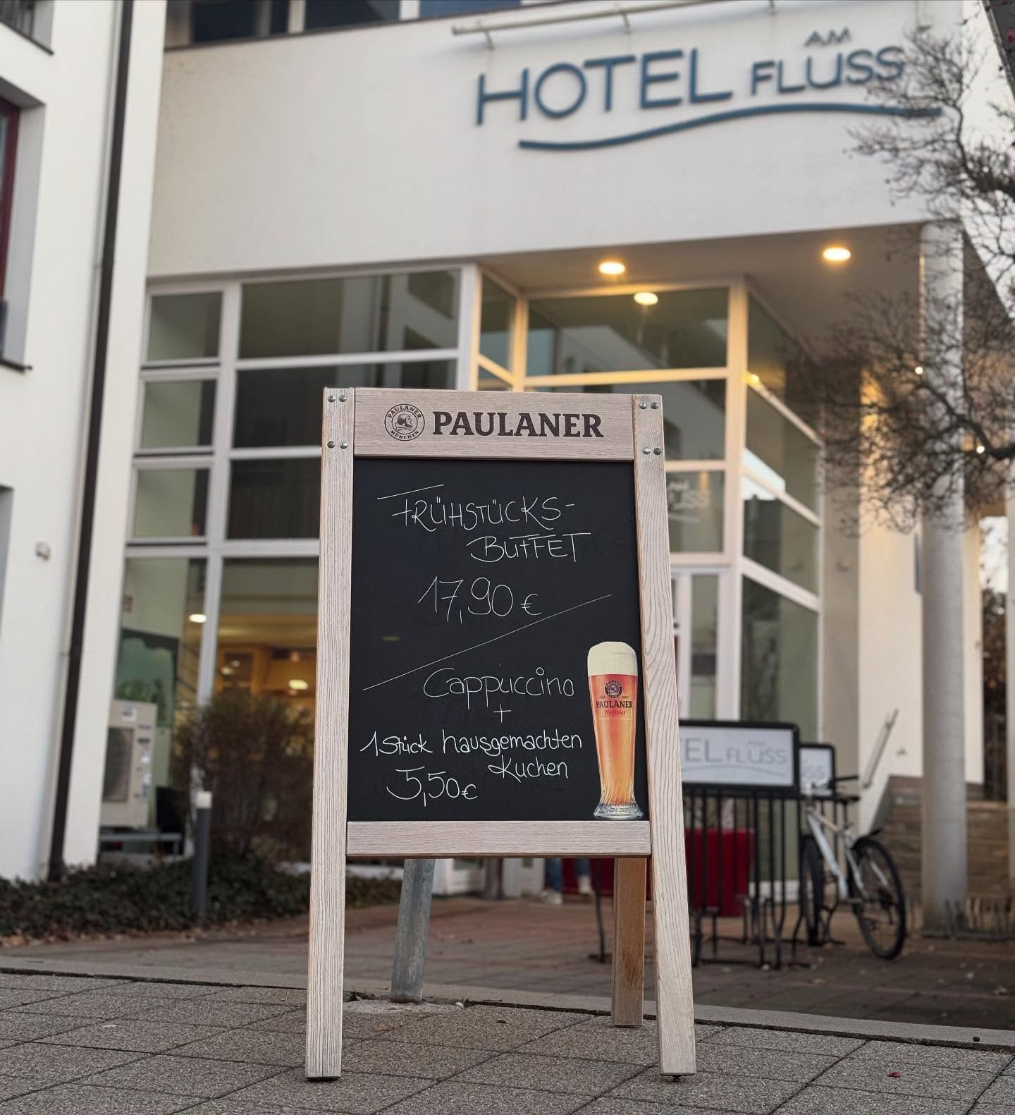 Lust auf ein gemütliches Frühstücksbuffet mit Freunden oder Familie?🥞🥐🥯
Oder Lust auf einen leckeren Kuchen & Cappuccino am Nachmittag?🍰☕️
Dann schau doch gerne bei uns vorbei☺️
-> Cappuccino & Kuchen für nur 5,50€
-> unser super leckeres & umfangreiches Frühstücksbuffet für nur 17,90€ (Getränke inklusive) 😋
Frühstücksbuffet:
Mo-Fr 7:00-10:00 Uhr
Sa-So 8:00-11:00 Uhr
Kaffe & Kuchen:
jeder Zeit!☺️