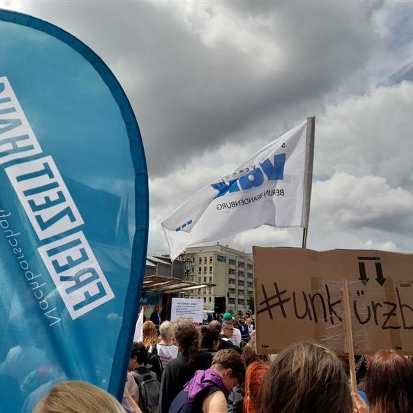 #berlinbleibtsozial 
#Berlinbessermachen
#unkürzbar 
@kaiwegner.cdu @stefanevers.cdu @canselkiziltepe @katharina.guenther_wuensch @inaczyborra_mda @franziskagiffey @cjgaebler @cdu.fraktion.berlin @cduberlin @spdfraktionberlin @spdberlin @gruenefraktionb @gruene_berlin @dielinkeberlin @regberlin @senfin_b @senasgiva_berlin @senbildjugfam @senwgpg @senkultgz @senjustv @senwienbe @senstadtberlin @seninnsportberlin @senmvkuberlin @cordeliakochb90grn @spdpankow @gruenepankow @cduinpankow @fdp_pankow @linkepankow
@kaiwegner.cdu @stefanevers.cdu @canselkiziltepe @katharina.guenther_wuensch @inaczyborra_mda @franziskagiffey @cjgaebler @cdu.fraktion.berlin @cduberlin @spdfraktionberlin @spdberlin @gruenefraktionb @gruene_berlin @dielinkeberlin @regberlin @senfin_b @senasgiva_berlin @senbildjugfam @senwgpg @senkultgz @senjustv @senwienbe @senstadtberlin @seninnsportberlin @senmvkuberlin @cordeliakochb90grn @spdpankow @gruenepankow @cduinpankow @fdp_pankow @linkepankow
@kaiwegner.cdu @stefanevers.cdu @canselkiziltepe @katharina.guenther_wuensch @inaczyborra_mda @franziskagiffey @cjgaebler @cdu.fraktion.berlin @cduberlin @spdfraktionberlin @spdberlin @gruenefraktionb @gruene_berlin @dielinkeberlin @regberlin @senfin_b @senasgiva_berlin @senbildjugfam @senwgpg @senkultgz @senjustv @senwienbe @senstadtberlin @seninnsportberlin @senmvkuberlin @cordeliakochb90grn @spdpankow @gruenepankow @cduinpankow @fdp_pankow @linkepankow