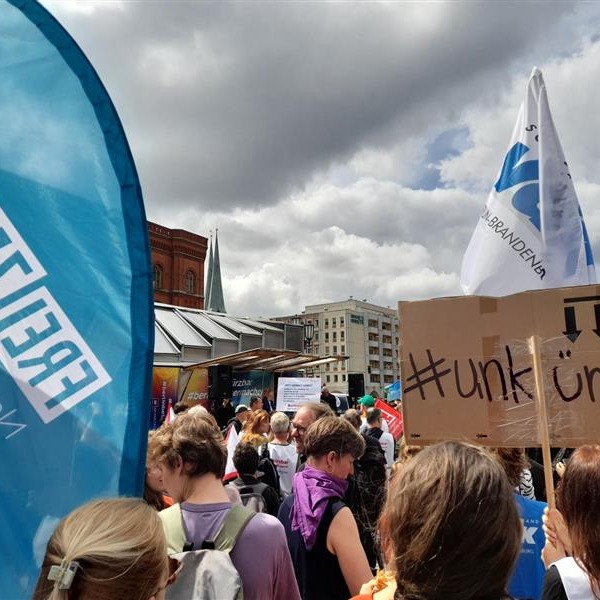 #berlinbleibtsozial 
#Berlinbessermachen
#unkürzbar 
@kaiwegner.cdu @stefanevers.cdu @canselkiziltepe @katharina.guenther_wuensch @inaczyborra_mda @franziskagiffey @cjgaebler @cdu.fraktion.berlin @cduberlin @spdfraktionberlin @spdberlin @gruenefraktionb @gruene_berlin @dielinkeberlin @regberlin @senfin_b @senasgiva_berlin @senbildjugfam @senwgpg @senkultgz @senjustv @senwienbe @senstadtberlin @seninnsportberlin @senmvkuberlin @cordeliakochb90grn @spdpankow @gruenepankow @cduinpankow @fdp_pankow @linkepankow
@kaiwegner.cdu @stefanevers.cdu @canselkiziltepe @katharina.guenther_wuensch @inaczyborra_mda @franziskagiffey @cjgaebler @cdu.fraktion.berlin @cduberlin @spdfraktionberlin @spdberlin @gruenefraktionb @gruene_berlin @dielinkeberlin @regberlin @senfin_b @senasgiva_berlin @senbildjugfam @senwgpg @senkultgz @senjustv @senwienbe @senstadtberlin @seninnsportberlin @senmvkuberlin @cordeliakochb90grn @spdpankow @gruenepankow @cduinpankow @fdp_pankow @linkepankow
@kaiwegner.cdu @stefanevers.cdu @canselkiziltepe @katharina.guenther_wuensch @inaczyborra_mda @franziskagiffey @cjgaebler @cdu.fraktion.berlin @cduberlin @spdfraktionberlin @spdberlin @gruenefraktionb @gruene_berlin @dielinkeberlin @regberlin @senfin_b @senasgiva_berlin @senbildjugfam @senwgpg @senkultgz @senjustv @senwienbe @senstadtberlin @seninnsportberlin @senmvkuberlin @cordeliakochb90grn @spdpankow @gruenepankow @cduinpankow @fdp_pankow @linkepankow