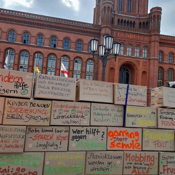 #berlinbleibtsozial 
#Berlinbessermachen
#unkürzbar 
@kaiwegner.cdu @stefanevers.cdu @canselkiziltepe @katharina.guenther_wuensch @inaczyborra_mda @franziskagiffey @cjgaebler @cdu.fraktion.berlin @cduberlin @spdfraktionberlin @spdberlin @gruenefraktionb @gruene_berlin @dielinkeberlin @regberlin @senfin_b @senasgiva_berlin @senbildjugfam @senwgpg @senkultgz @senjustv @senwienbe @senstadtberlin @seninnsportberlin @senmvkuberlin @cordeliakochb90grn @spdpankow @gruenepankow @cduinpankow @fdp_pankow @linkepankow
@kaiwegner.cdu @stefanevers.cdu @canselkiziltepe @katharina.guenther_wuensch @inaczyborra_mda @franziskagiffey @cjgaebler @cdu.fraktion.berlin @cduberlin @spdfraktionberlin @spdberlin @gruenefraktionb @gruene_berlin @dielinkeberlin @regberlin @senfin_b @senasgiva_berlin @senbildjugfam @senwgpg @senkultgz @senjustv @senwienbe @senstadtberlin @seninnsportberlin @senmvkuberlin @cordeliakochb90grn @spdpankow @gruenepankow @cduinpankow @fdp_pankow @linkepankow
@kaiwegner.cdu @stefanevers.cdu @canselkiziltepe @katharina.guenther_wuensch @inaczyborra_mda @franziskagiffey @cjgaebler @cdu.fraktion.berlin @cduberlin @spdfraktionberlin @spdberlin @gruenefraktionb @gruene_berlin @dielinkeberlin @regberlin @senfin_b @senasgiva_berlin @senbildjugfam @senwgpg @senkultgz @senjustv @senwienbe @senstadtberlin @seninnsportberlin @senmvkuberlin @cordeliakochb90grn @spdpankow @gruenepankow @cduinpankow @fdp_pankow @linkepankow