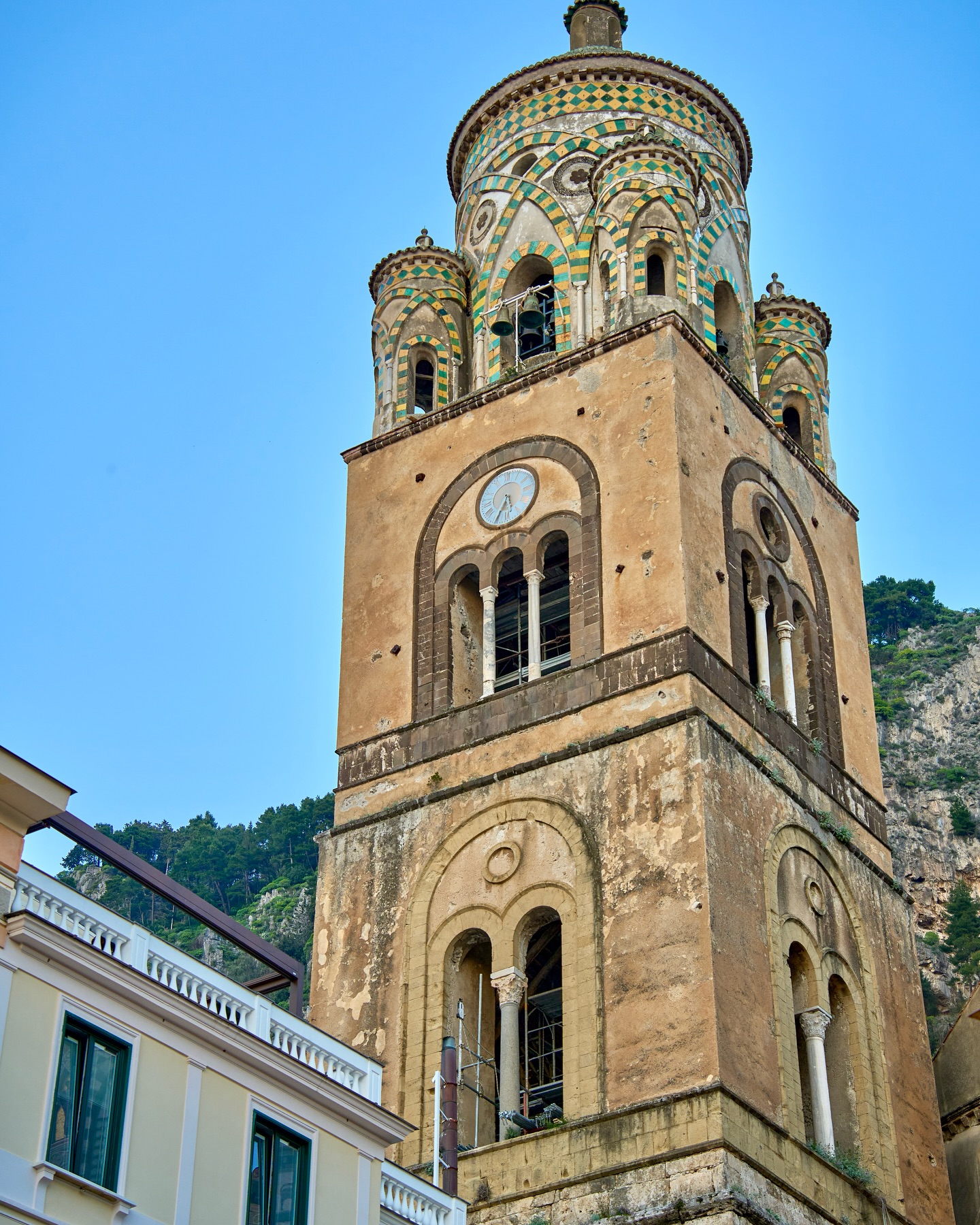 The Amalfi Coast completely blew me away and it’s one of those places that actually looks like the photos (or better!!). 😅 
So if you’re planning a trip to the Amalfi Coast, here are some top tips to keep in mind. Positano is the most famous town — it gets busy, so try to visit early to avoid the crowds. Amalfi is full of history, with a beautiful cathedral and cozy cafés, perfect for a relaxed afternoon. For something quieter, Ravello sits higher up with stunning gardens like Villa Cimbrone offering amazing views. A hidden gem worth checking out is Fiordo di Furore, a tiny beach tucked under a dramatic bridge, though it can be a bit tricky to reach. If you want a more local vibe, Praiano and Atrani are great spots, especially at sunset. 🌅 The best time to visit is May, June, or September — the weather is warm but the crowds are smaller. Driving the coast is an option if you’re comfortable with narrow, winding roads, or you can take a ferry for beautiful sea views. Whatever you do, bring comfy shoes because there are lots of stairs everywhere. The Amalfi Coast is truly unforgettable & full of beauty and charm! 🇮🇹🔆
#travel #travelinspiration