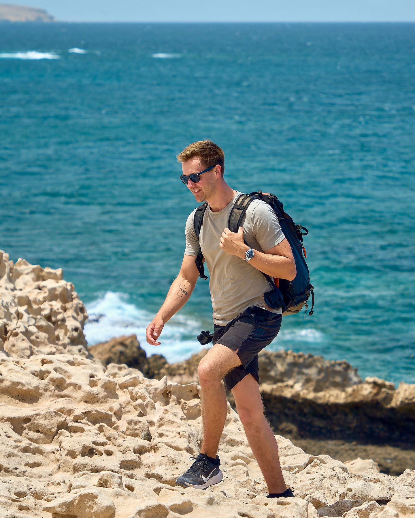 Time moves differently when you’re far from home. That’s why I rely on the new Worldtimer neomatic
by @nomos_glashuette . It’s more than a beautiful timepiece – it’s a reminder that I can stay connected to any place I’ve ever called home, wherever I am. Thanks to its clever world time function, I’m always in sync with time – no matter where the journey takes me. 🌍
#nomos #nomosglashuette #nomosworldtimer