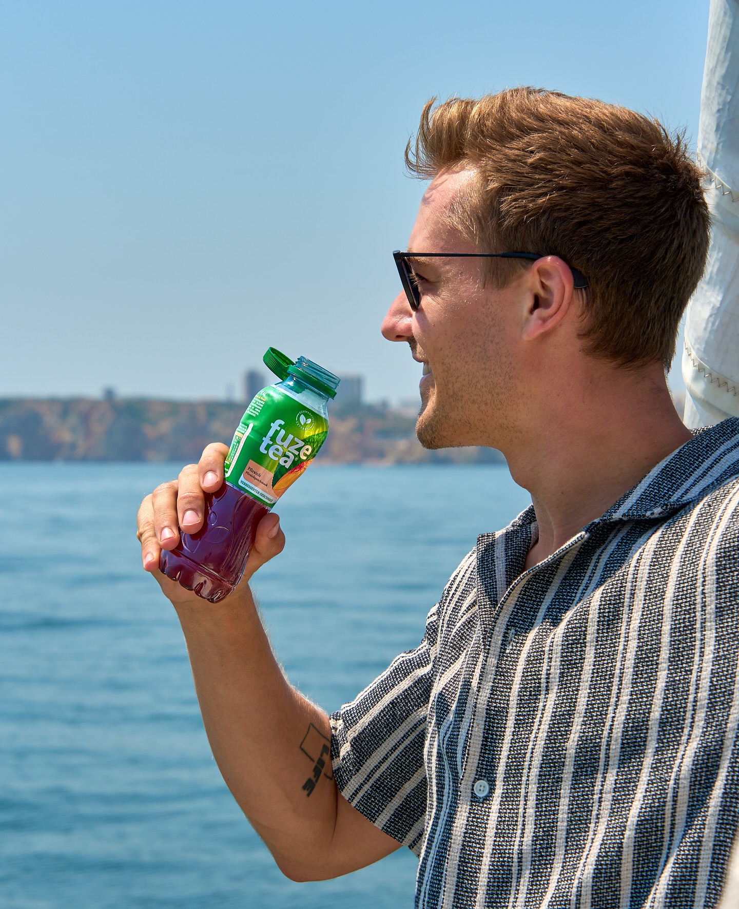 *ad | Sun, sea & endless summer vibes ☀⛵ What makes it even better? Having @fuzeteaeurope in
the new 400-ml size – super practical for traveling and adventures on the go. 🌍✨ And with its
refined peach flavor, it’s the refreshment that fits perfectly into every summer moment. 🍑💛
Whether I’m out on the water, chasing the wind, or simply slowing down – every sip feels like the taste
of summer. 🌴🍃
👉 Grab yours now and see for yourself!
#FuzeTea #MadeOfFusion