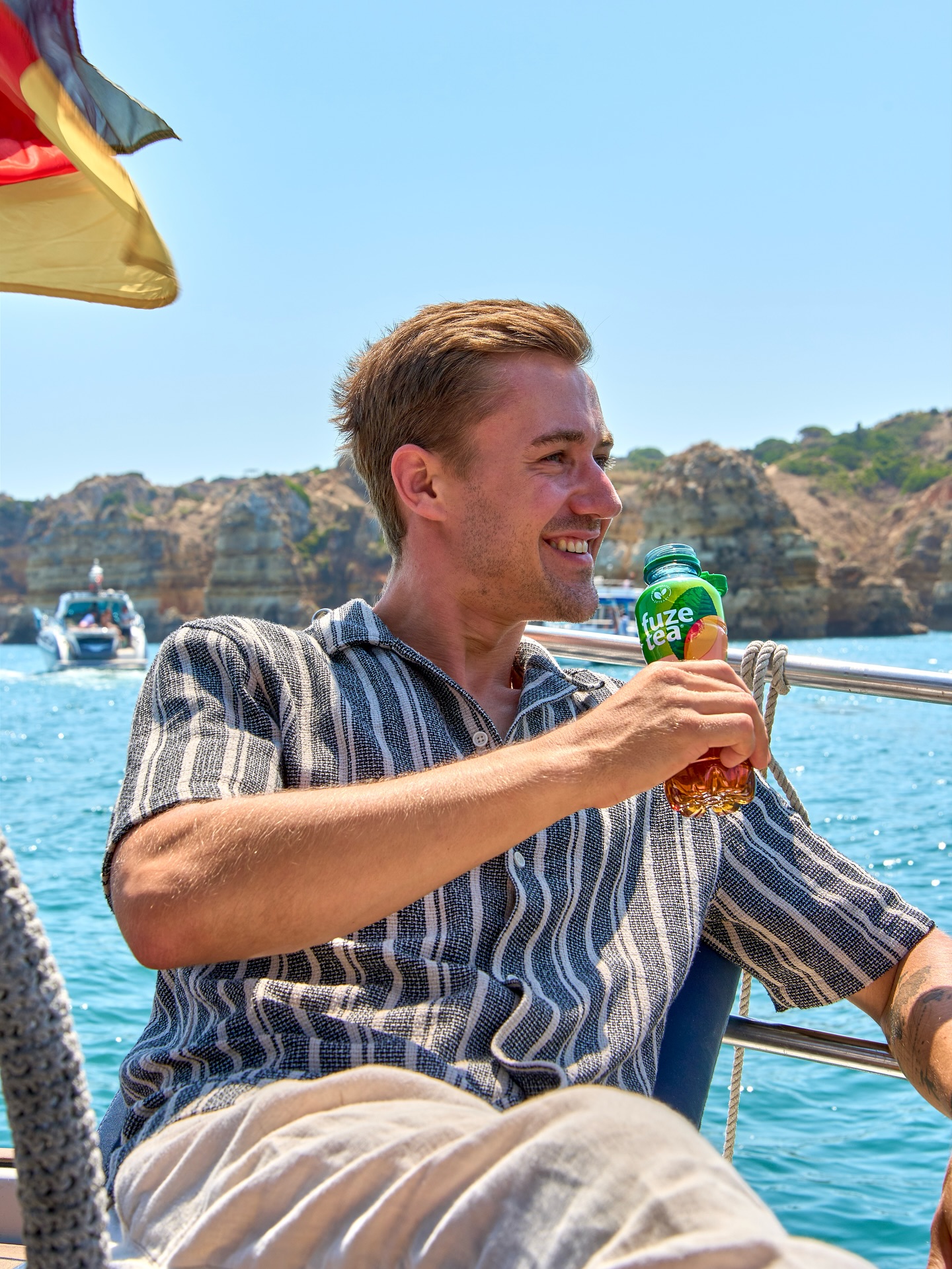 *ad | Sun, sea & endless summer vibes ☀⛵ What makes it even better? Having @fuzeteaeurope in
the new 400-ml size – super practical for traveling and adventures on the go. 🌍✨ And with its
refined peach flavor, it’s the refreshment that fits perfectly into every summer moment. 🍑💛
Whether I’m out on the water, chasing the wind, or simply slowing down – every sip feels like the taste
of summer. 🌴🍃
👉 Grab yours now and see for yourself!
#FuzeTea #MadeOfFusion