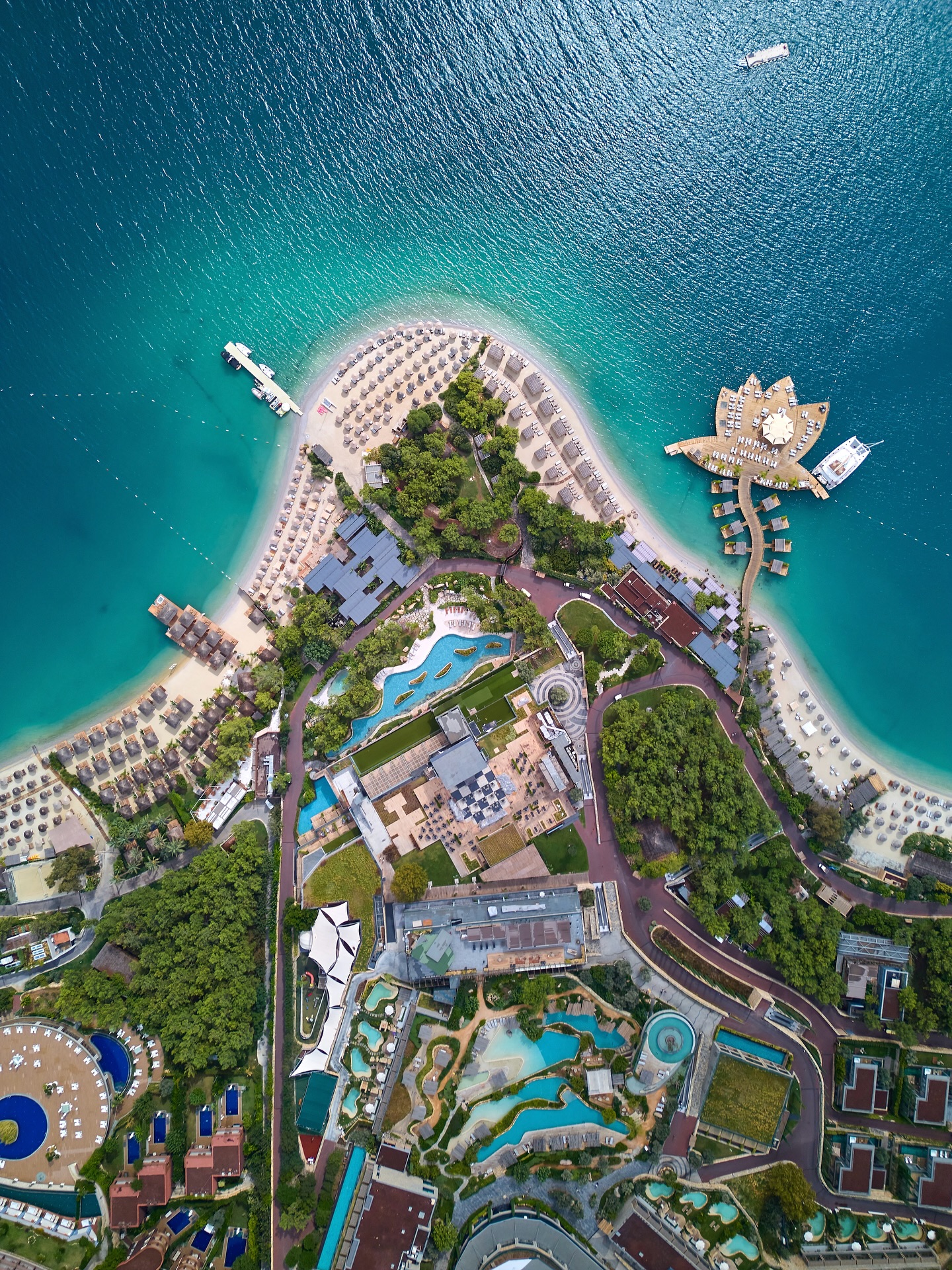 Our trip with @goturkiye to Bodrum, Mugla was filled with unforgettable moments — from exploring ancient history to enjoying modern luxury and warm local hospitality. 🇹🇷✨
We discovered the impressive Bodrum Amphitheatre, wandered around the majestic Bodrum Castle, and visited the iconic windmills overlooking the city and sea. Between the days of adventure, we stayed in a beautiful hotel, enjoyed authentic Turkish cuisine, and experienced the vibrant flavors of the region at several Michelin-recommended restaurants. 🍽️
Bodrum truly combines culture, nature, and Mediterranean spirit — where every corner tells a story of beauty and tradition. ☺️
#goturkiye