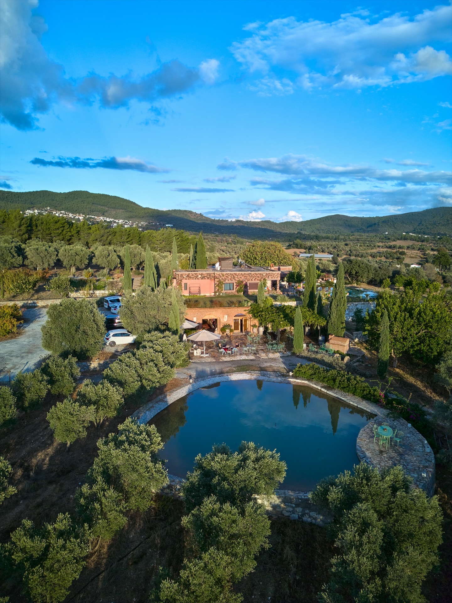 Our trip with @goturkiye to Bodrum, Mugla was filled with unforgettable moments — from exploring ancient history to enjoying modern luxury and warm local hospitality. 🇹🇷✨We discovered the impressive Bodrum Amphitheatre, wandered around the majestic Bodrum Castle, and visited the iconic windmills overlooking the city and sea. Between the days of adventure, we stayed in a beautiful hotel, enjoyed authentic Turkish cuisine, and experienced the vibrant flavors of the region at several Michelin-recommended restaurants. 🍽️Bodrum truly combines culture, nature, and Mediterranean spirit — where every corner tells a story of beauty and tradition. ☺️#goturkiye