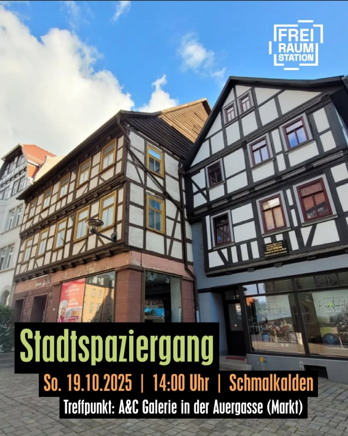 STADTSPAZIERGANG 19. OKTOBER
IN SCHMALKALDEN
Entdecken, Austauschen, Mitgestalten: Im Rahmen des verkaufsoffenen Sonntags am 19. Oktober 2025 laden wir zu einem öffentlichen Stadtspaziergang ein.
Das Ziel ist es, die Stipendiaten der FreiRaumStationen kennenzulernen, miteinander ins Gespräch zu kommen - über die Potenziale der Stadt und das, was sie lebenswert macht.
Der Spaziergang startet bei der A&C Galerie, von @corinna_heller_art & @nette_arts, in der Auergasse (Markt) um 14 Uhr und bietet eine gute Gelegenheit, sich über die Arbeit der FreiRaumStation zu informieren, Fragen zu stellen und eigene Anregungen einzubringen.
Gemeinsam mit den aktuellen Stipendiaten und interessierten Bürgern möchte das Team der FreiRaumStation die verschiedenen Orte in Schmalkalden erkunden, an denen bereits neue Ideen für Begegnung, Kreativität und Miteinander sichtbar werden.
Alle Interessierten sind herzlich eingeladen, teilzunehmen und Freunde, Familie oder Bekannte mitzubringen. Die Teilnahme ist kostenlos und ohne Anmeldung möglich.
Die FreiRaumStation Schmalkalden ist ein gemeinsames Projekt des Büros „Die Zukunftsoptimisten“ und der Stadtverwaltung Schmalkalden, gefördert durch den Freistaat Thüringen, dem Ministerium für Wirtschaft, Landwirtschaft und Ländlichen Raum.
#schmalkalden #freiraumstation #leerstand #leerstandsbelebung #innenstadtentwicklung #diezukunftsoptimisten #thueringen #stadtgestaltung #ideenbrauchenRaum