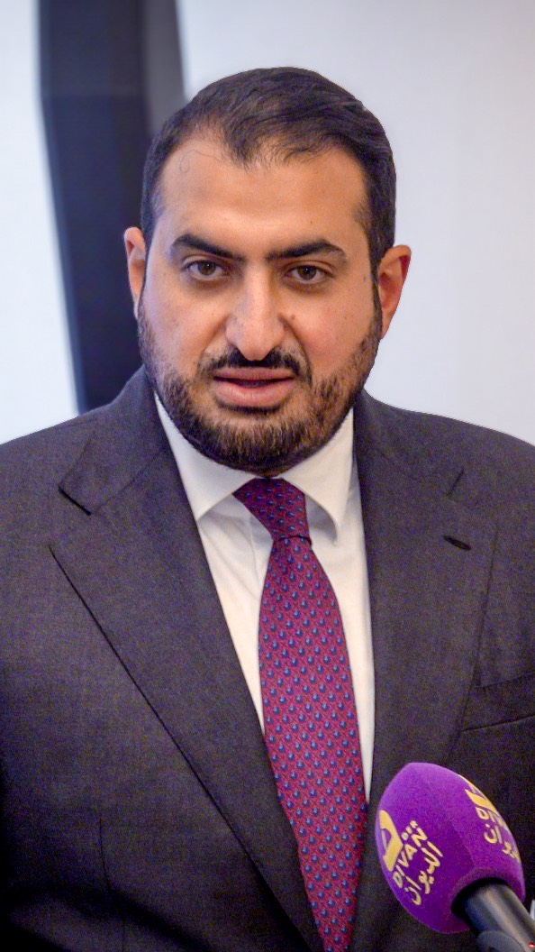 Gemeinsam mit der Botschaft von Kuwait @kwingermany, die derzeit den Vorsitz des Golfkooperationsrats innehat, organisierte der Divan am 8. Oktober 2025 eine Abschiedsfeier für S.K.H. Prinz Abdullah bin Khaled bin Sultan bin Abdulaziz Al Saud, Botschafter des Hüters der beiden Heiligen Moscheen in Deutschland.
Ein Abend voller Musik, Kunst und herzlicher Worte – gekrönt von der Pflanzung einer saudischen Palme als Symbol der bleibenden Freundschaft. 🌴✨
🎥 @jihadpl 
_____
بالتعاون مع سفارة دولة الكويت، التي تتولى حاليًا رئاسة مجلس التعاون لدول الخليج العربية، نظم الديوان في ٨ أكتوبر ٢٠٢٥ حفل وداع لصاحب السمو الملكي الأمير عبد الله بن خالد بن سلطان بن عبد العزيز آل سعود، سفير خادم الحرمين الشريفين لدى جمهورية ألمانيا الاتحادية.
كانت أمسية مليئة بالموسيقى والفن والكلمات الصادقة، تُوّجت بزراعة نخلة سعودية 🌴 رمزًا للصداقة الدائمة. ✨
#abschied #derdivan #kulturhaus #kuwait #qatar #botschaft Gemeinsam mit der Botschaft von Kuwait @kwingermany, die derzeit den Vorsitz des Golfkooperationsrats innehat, organisierte der Divan am 8. Oktober 2025 eine Abschiedsfeier für S.K.H. Prinz Abdullah bin Khaled bin Sultan bin Abdulaziz Al Saud, Botschafter des Hüters der beiden Heiligen Moscheen in Deutschland.
Ein Abend voller Musik, Kunst und herzlicher Worte – gekrönt von der Pflanzung einer saudischen Palme als Symbol der bleibenden Freundschaft. 🌴✨
🎥 @jihadpl 
_____
بالتعاون مع سفارة دولة الكويت، التي تتولى حاليًا رئاسة مجلس التعاون لدول الخليج العربية، نظم الديوان في ٨ أكتوبر ٢٠٢٥ حفل وداع لصاحب السمو الملكي الأمير عبد الله بن خالد بن سلطان بن عبد العزيز آل سعود، سفير خادم الحرمين الشريفين لدى جمهورية ألمانيا الاتحادية.
كانت أمسية مليئة بالموسيقى والفن والكلمات الصادقة، تُوّجت بزراعة نخلة سعودية 🌴 رمزًا للصداقة الدائمة. ✨
#abschied #derdivan #kulturhaus #kuwait #qatar #botschaft