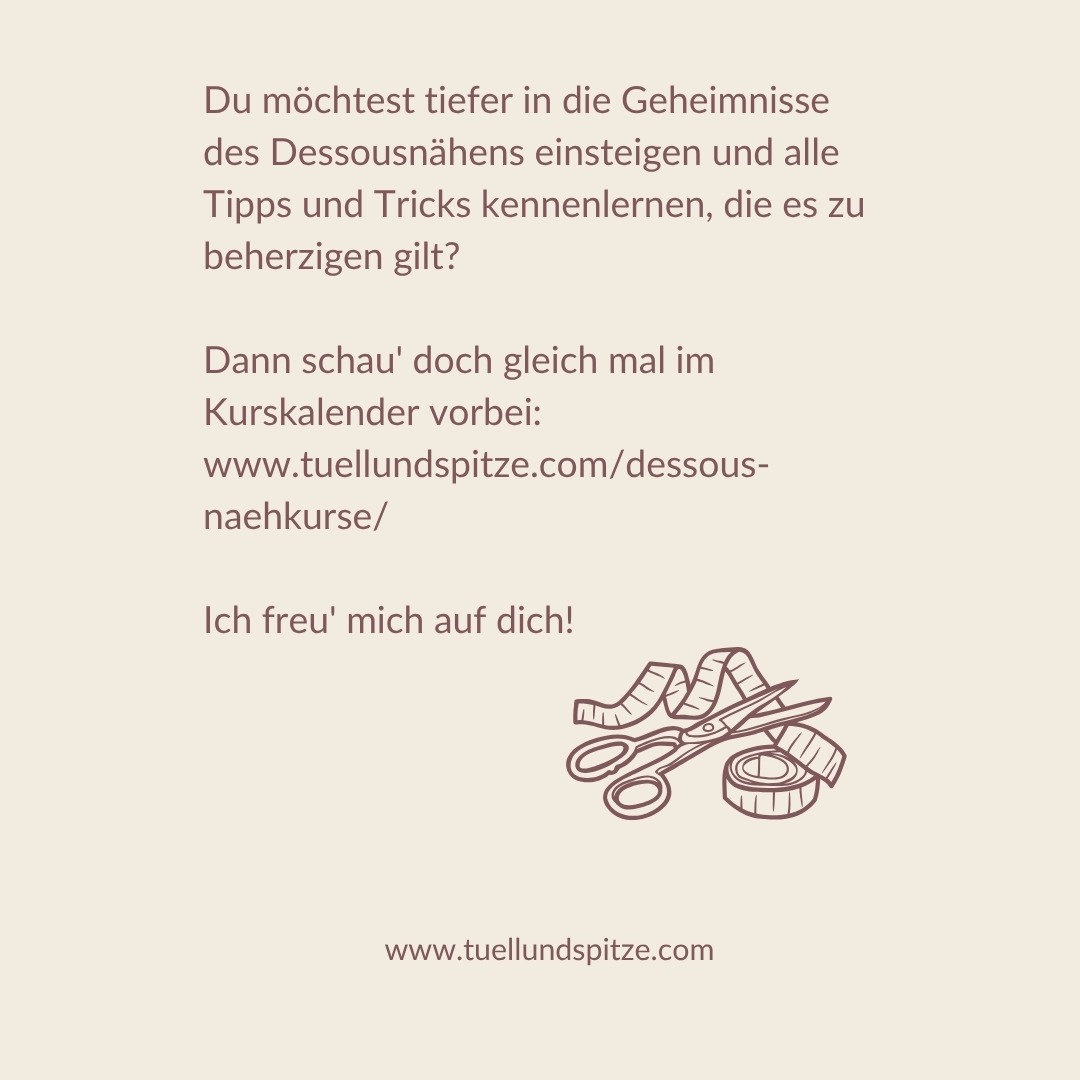 Beachte die Nahtzugaben beim Dessousnähen! 👙
Lege dir das Schnittmuster neben die Nähmaschine, wenn du dir unsicher bist, wie genau die Stoffteile aufeinander gehören!
Bild 2: Teilnaht auf Teilnaht (= rote Linie im Bild); so werden die Stoffteile zusammengenäht.
Wird die Nahtzugabe nicht beachtet, und du nähst die Stoffteile Spitze auf Spitze liegend aneinander (Bild 3), wirst du einen Versprung deiner Schnittteile erhalten. An manchen Stellen kann man etwas "mogeln". Aber gerade an den Stellen, an denen Gummibänder angenäht werden, fehlt dann die Nahtzugabe und du erhältst ein unschönes Loch an dieser Stelle.
Liegen die Nahtzugaben bei deinen Stoffteilen korrekt übereinander, erhältst du eine fließende, durchgehende Linie (Bild 4)👙
Dir ist es immer noch ein Rätsel, wie du überhaupt mit elastischen Stoffen und Gummibändern umgehen sollst und diese so nähst, das keine Beulen entstehen? Schau' doch mal in meinem Kurskalender nach den Terminen. Bestimmt ist auch der passende Kurs für dich dabei. Du erhältst viele hilfreiche Tipps und Tricks, die dir künftig dabei helfen, deine eigene Dessous-Kollektion zu nähen:
➡️ tuellundspitze.com/dessous-naehkurse/
#nähtipp #dessousnähen #dessousnähkurse #nahtzugabe #schnittteileverarbeiten #nähkursewiesbaden #dessousmaßschneiderei #dessousschneiderei #tüllundspitzewiesbaden #wiesbaden #dasnäheichmirselbst #modefürfrauen #dessous #lingerie #underwear #lingeriesupplies #dessousmaterialien #kreativpakete