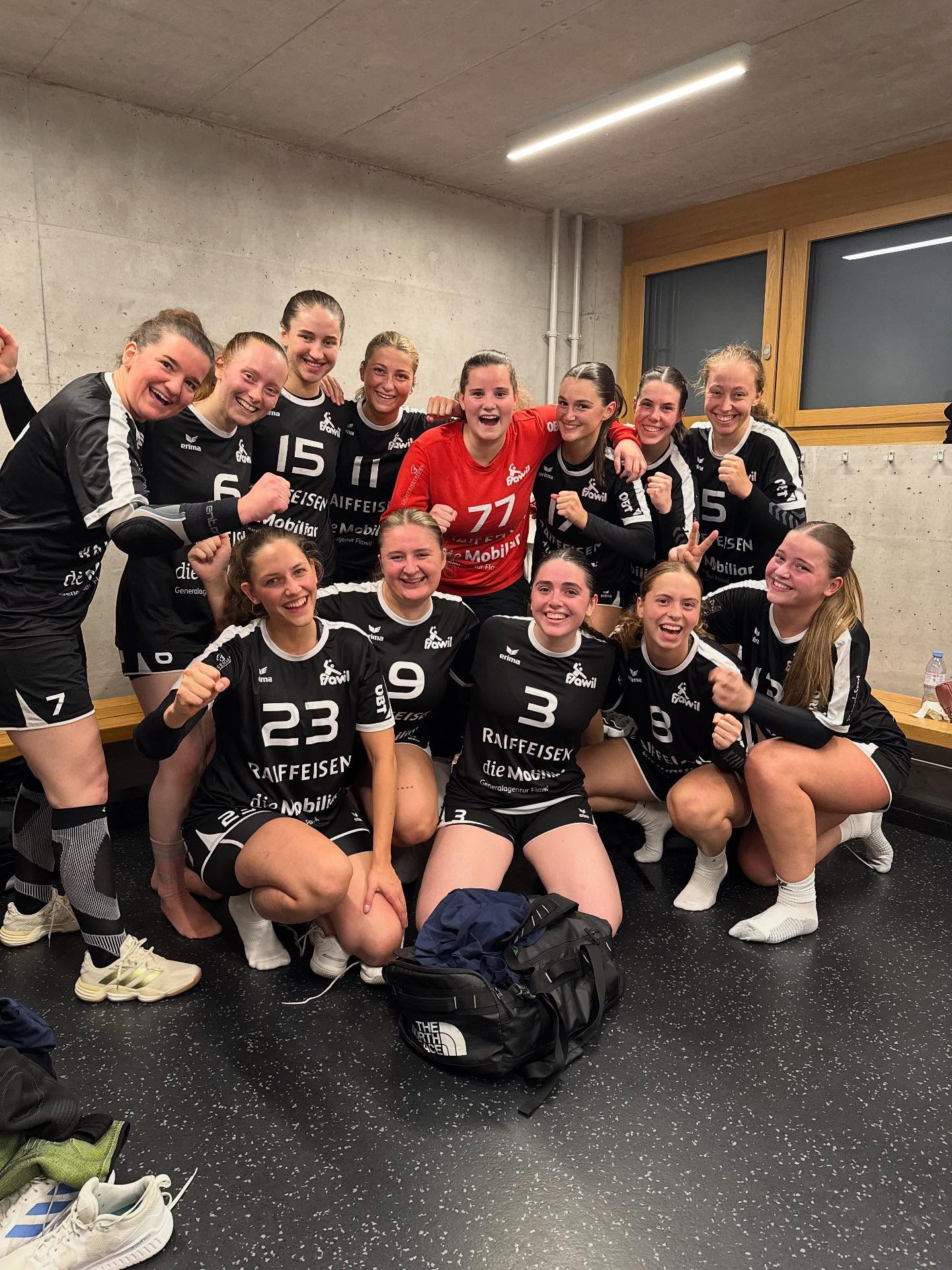 Starke Leistung unserer Damen Future! 💪🏽🔥
Unser Damen Future Team zeigte heute Abend beim Auswärtsspiel gegen den HC Büelen Nesslau eine beeindruckende Leistung.
Von Beginn an übernahmen unsere Spielerinnen das Spielgeschehen und gingen früh in Führung. Mit viel Einsatz, Teamgeist und Entschlossenheit verteidigten sie diesen Vorsprung bis zum Schlusspfiff! 👏🏽🤾🏼♀️
#handball #hcflawil #2punkte #ausswärtssieg #damen2