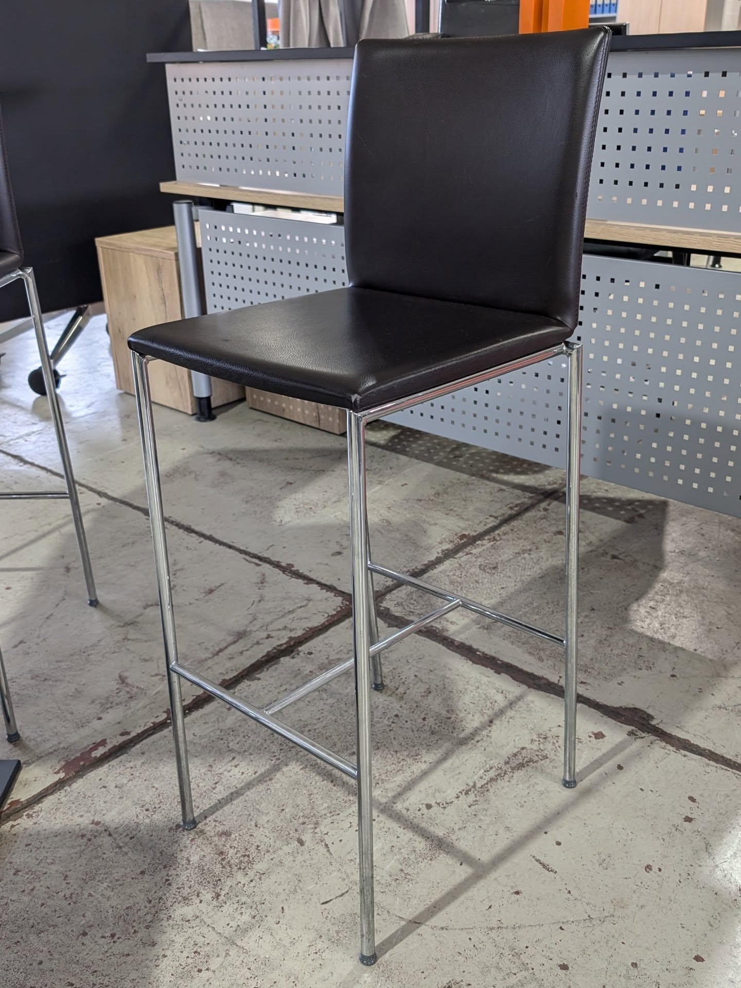 Neue gebrauchte eingetroffen! Barhocker / Drehstühle / SchränkeNur in Gronau #holsab #lagerverkauf #büromöbel #hannover #gronau #barhocker #schränke #gebraucht #secondhand #bene #spiegels #interstuhl #brunner