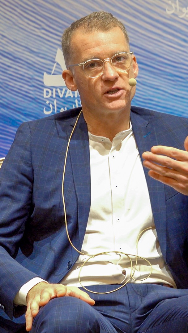 🎙️ „Raum für verschiedene Akteure im Gespräch schaffen“ – Prof. Dr. Florian Zemmin, Co-Director der Berlin Graduate School Muslim Cultures and Societies, im Interview über den Dialog der Kulturen.
Unter dem Leitmotiv „Brücken bauen“ brachte die Veranstaltung im @arabicdivan führende Stimmen aus Diplomatie, Wissenschaft, Religion und Kultur zusammen – für mehr gegenseitiges Verständnis, Toleranz und Frieden zwischen Katar und Deutschland. 🇶🇦🤝🇩🇪
Ein besonderer Dank gilt allen Teilnehmenden, Partnern und Gästen, die diesen Tag des interkulturellen Austauschs zu einem inspirierenden Erlebnis gemacht haben.
——
🎙️الديوان - منصة آمنة للحوار“ – البروفيسور الدكتور فلوريان تسيمين، المدير المشارك في Berlin Graduate School Muslim Cultures and Societies، في مقابلة حول حوار الثقافات.
تحت شعار „بناء الجسور“ جمع الديوان
 عدداً من الشخصيات البارزة في مجالات الدبلوماسية والتعليم والدين والثقافة – من أجل تعزيز التفاهم المتبادل والتسامح والسلام بين قطر وألمانيا. 🇶🇦🤝🇩🇪
شكر خاص لجميع المشاركين والشركاء والضيوف الذين جعلوا هذا اليوم من التبادل الثقافي تجربة ملهمة وغنية.
#DialogDerKulturen #QatarGermany #DivanBerlin #ICESCO #KatarischeAllianz #KulturellerDialog #BrückenBauen #FlorianZemmin #QatarUniversity #InterkulturellerAustausch #Frieden #Toleranz 🎙️ „Raum für verschiedene Akteure im Gespräch schaffen“ – Prof. Dr. Florian Zemmin, Co-Director der Berlin Graduate School Muslim Cultures and Societies, im Interview über den Dialog der Kulturen.
Unter dem Leitmotiv „Brücken bauen“ brachte die Veranstaltung im @arabicdivan führende Stimmen aus Diplomatie, Wissenschaft, Religion und Kultur zusammen – für mehr gegenseitiges Verständnis, Toleranz und Frieden zwischen Katar und Deutschland. 🇶🇦🤝🇩🇪
Ein besonderer Dank gilt allen Teilnehmenden, Partnern und Gästen, die diesen Tag des interkulturellen Austauschs zu einem inspirierenden Erlebnis gemacht haben.
——
🎙️الديوان - منصة آمنة للحوار“ – البروفيسور الدكتور فلوريان تسيمين، المدير المشارك في Berlin Graduate School Muslim Cultures and Societies، في مقابلة حول حوار الثقافات.
تحت شعار „بناء الجسور“ جمع الديوان
 عدداً من الشخصيات البارزة في مجالات الدبلوماسية والتعليم والدين والثقافة – من أجل تعزيز التفاهم المتبادل والتسامح والسلام بين قطر وألمانيا. 🇶🇦🤝🇩🇪
شكر خاص لجميع المشاركين والشركاء والضيوف الذين جعلوا هذا اليوم من التبادل الثقافي تجربة ملهمة وغنية.
#DialogDerKulturen #QatarGermany #DivanBerlin #ICESCO #KatarischeAllianz #KulturellerDialog #BrückenBauen #FlorianZemmin #QatarUniversity #InterkulturellerAustausch #Frieden #Toleranz