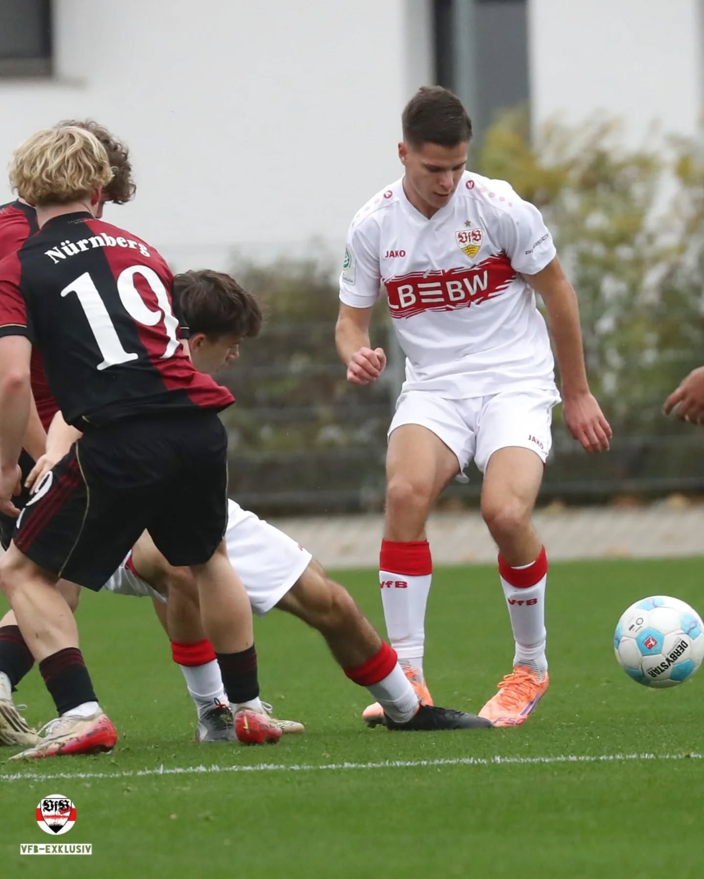 Die NLZ Teams sind ungeschlagen durch Wochenende gegangen. Die U17 gewinnt 3:1 in Unterhaching, im Heimspiel gegen Nürnberg spielt die U19 2:2 (Eindrücke vom Spiel in der Galerie) und die U21 gewinnt in Ulm mit 3:1.