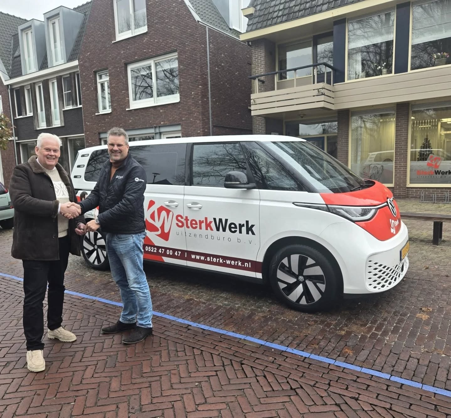 🚐⚡️ Nieuw wagenpark-lid!
Onze allereerste elektrische bus is binnen. Stil, zuinig en volledig klaar voor de toekomst.
Bedankt @pouwautomotive @klinkhamerreclame @jbcarsystems