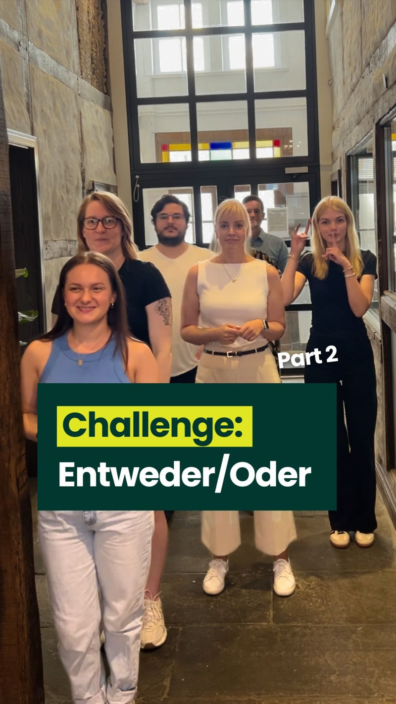 Neue Entweder-Oder-Runde. 🙈
👉 Mach doch einfach wieder mit und schreib uns deine eigenen Antworten in die Kommentare.
Wir würden uns freuen! 🥰