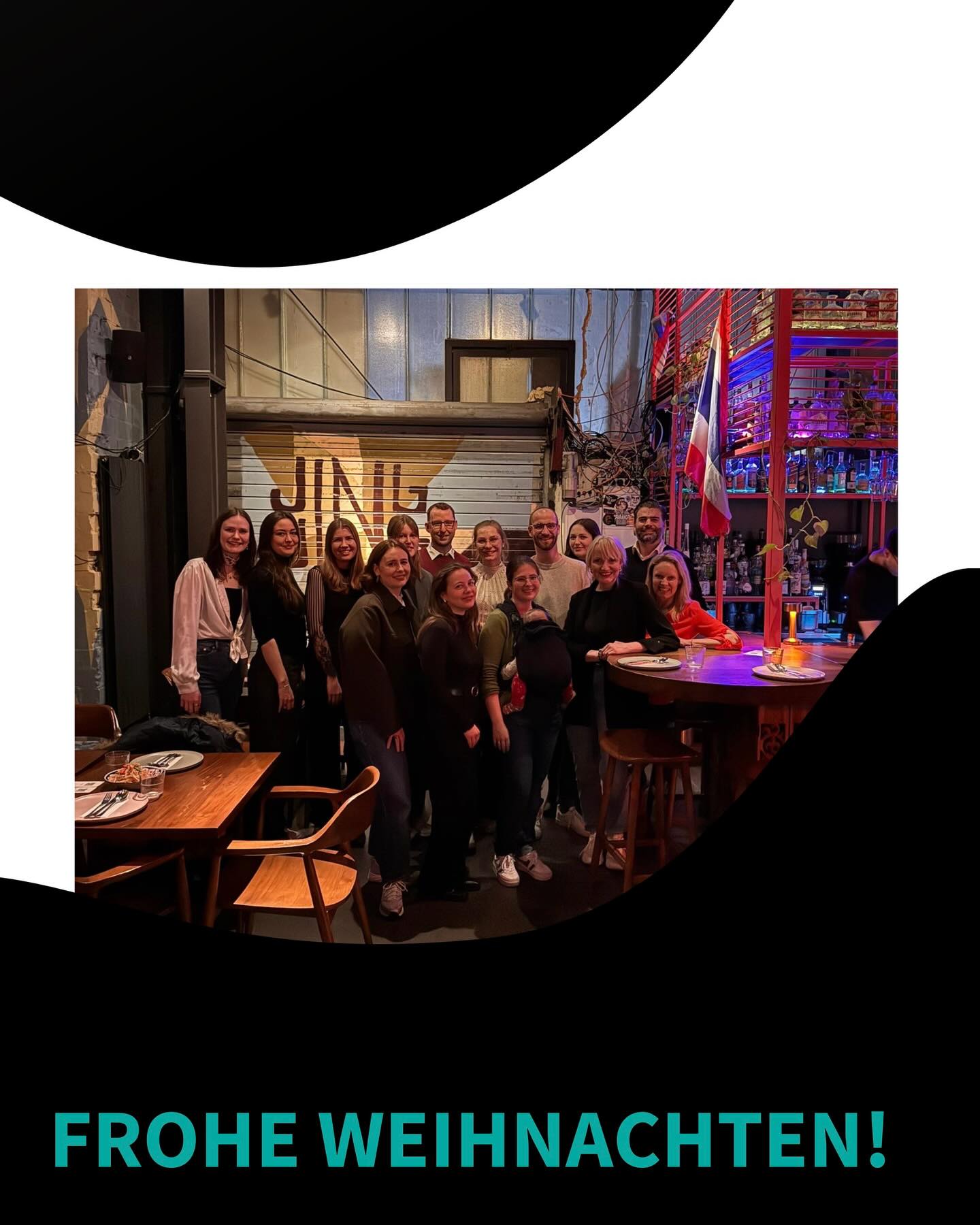 Das Team #OvL wünscht frohe Weihnachten! 🎄✨ Bei unserer Weihnachtsfeier im @jing.jing_hamburg haben wir das Jahr bei leckerem Essen ausklingen lassen.
Wir danken allen Kund*innen, Partner*innen und Freund*innen für das Vertrauen und die Treue in 2025! Genießt die Feiertage und startet gut ins neue Jahr! 🌟🎉
#teamovl #weihnachten #danke #orcavanloon