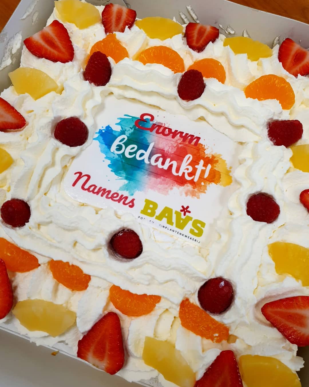 Altijd fijn zo'n tevreden klant! 🍰
Vandaag ontvingen wij deze heerlijke slagroomtaart van @kwekerijbaas voor de inzet van onze medewerkers.
Heel erg bedankt! We gaan er met z'n allen van genieten.
.
.
.
#tevredenklant #taart #slagroomtaart #toptaarten #inzet #uitzendbureau #wervingenselectie