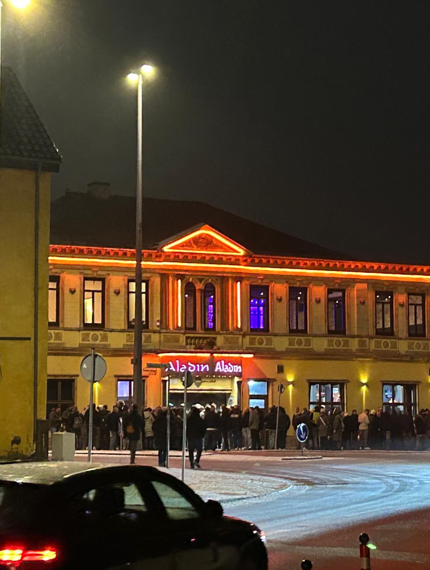 Ein kleiner Wochenendrückblick😊
Gute Laune, kalte Luft und die besten Mädels dabei💚
Wir hatten super viel Spaß.
Kohlfahrt im @aladinmusichall
Unsere Kohlköniginnen Manon und Domi dürfen nächstes Jahr unsere Kohlfahrt planen 😊
#homeofhairbremen #kohlfahrt2026 #kohlundpinkel #wirhattenspaß #coolemädels