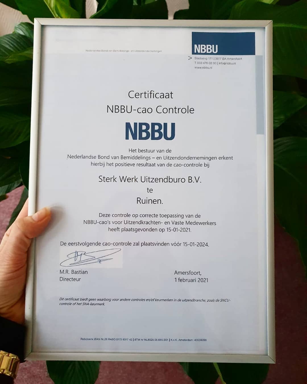 Certificaat weer voor 3 jaar in the pocket!😃✔
Als lid van de NBBU moeten we voldoen aan een aantal eisen. Hierop worden we gecontroleerd. Bij deze controle checken ze of wij onder andere de NBBU-cao correct toepassen en of wij ons houden aan het anti-discriminatiebeleid.
.
.
.
#certificaat #nbbu #nbbucontrole #controle #nbbu-cao #cao #antidiscriminatie #uitzendbureau #sterkwerk #werk #SterkWerkUitzendburo
