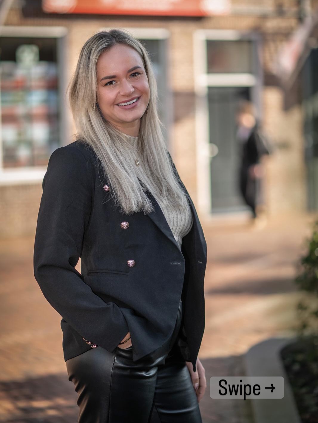 📰 Een kijkje in het makelaarsleven
Deze week staat Shanice Roozeboom in de krant met een persoonlijk dagboek. Daarin wordt een inkijkje gegeven in de dagelijkse praktijk van het makelaarsvak🤩
Wij zijn super trots op ons team en dankbaar voor het vertrouwen van alle klanten die wij iedere dag mogen begeleiden🌹
👉 Swipe om het artikel te lezen!
📸 @wigofoto