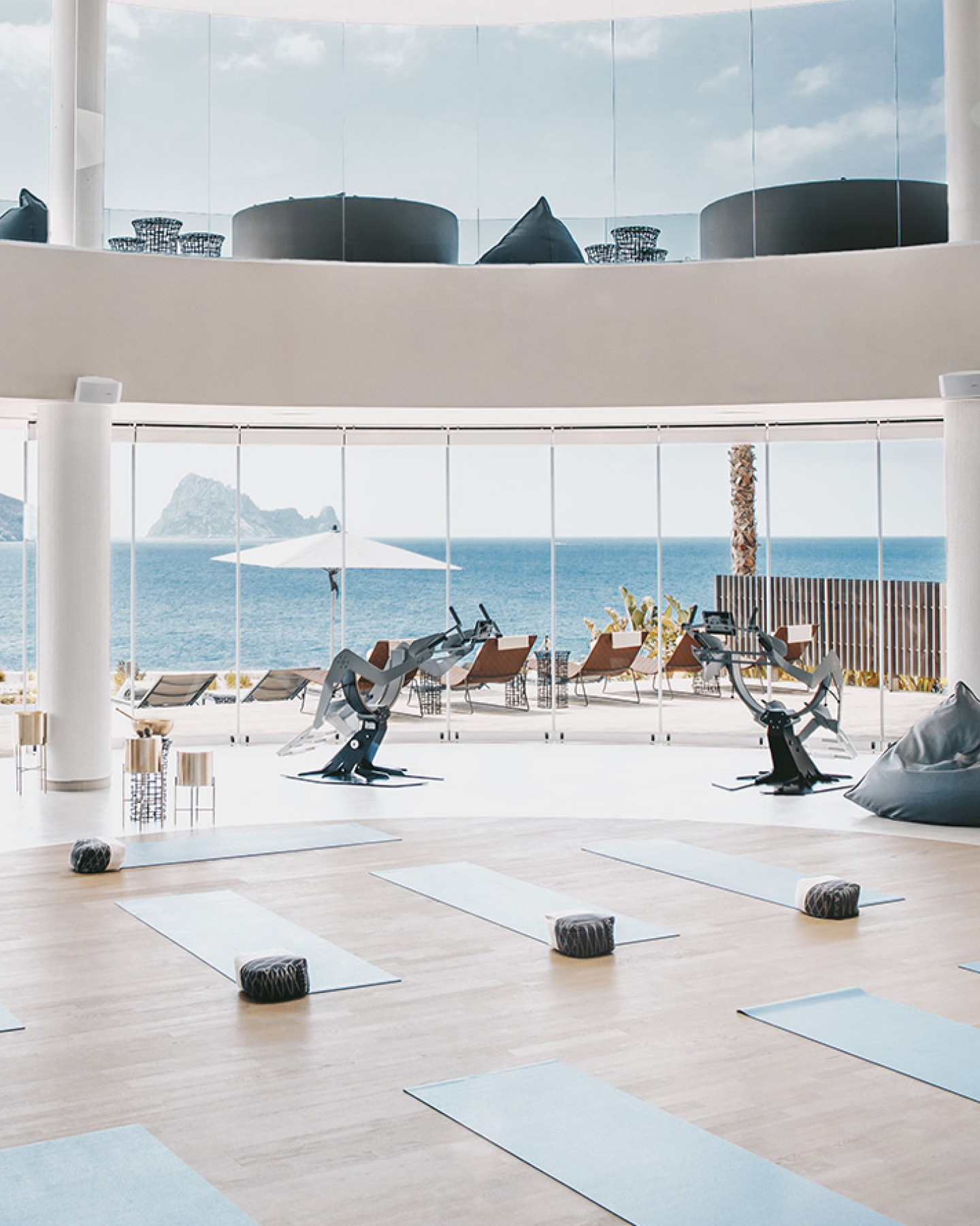 HOTEL FITNESS AREAS
Smart room timing for hotel fitness areas.
Flexible concepts, clear zones, maximum utilisation.
1. me and all hotel Ulm, DE
2. Grand Tirolia Kitzbühel, AT
3. International hotel group, CH
4. 7Pines Resort Ibiza, ES
#kitzigdesignstudios #kitziginteriordesign #interiordesign #hotelspa #spa #wellness #health #relax #spaday #luxury #natural #hotelgym
