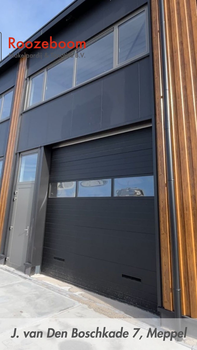 🚧✨ Project “De Kaap” is afgerond! ✨🚧
De laatste puntjes zijn gezet: de straat ligt erin, het hekwerk staat en het terrein is volledig klaar voor gebruik. 🔑
Op deze unieke locatie aan de Oude Vaart, direct aan de rand van het centrum van Meppel, staan nu moderne en multifunctionele bedrijfsunits klaar voor nieuwe eigenaren en huurders.
💼 Werken, opslaan én ondernemen op één plek
📍 Toplocatie met uitstekende bereikbaarheid
🏗️ Nieuwbouw (2025) met hoogwaardige afwerking
En goed nieuws 👇
👉 Er zijn nog units beschikbaar voor koop én huur!
Ben jij op zoek naar een slimme investering of een praktische bedrijfsruimte? Dit is je kans.
📩 Neem contact op voor meer informatie of een bezichtiging.
#dekaap #meppel #bedrijfspand #nieuwbouw