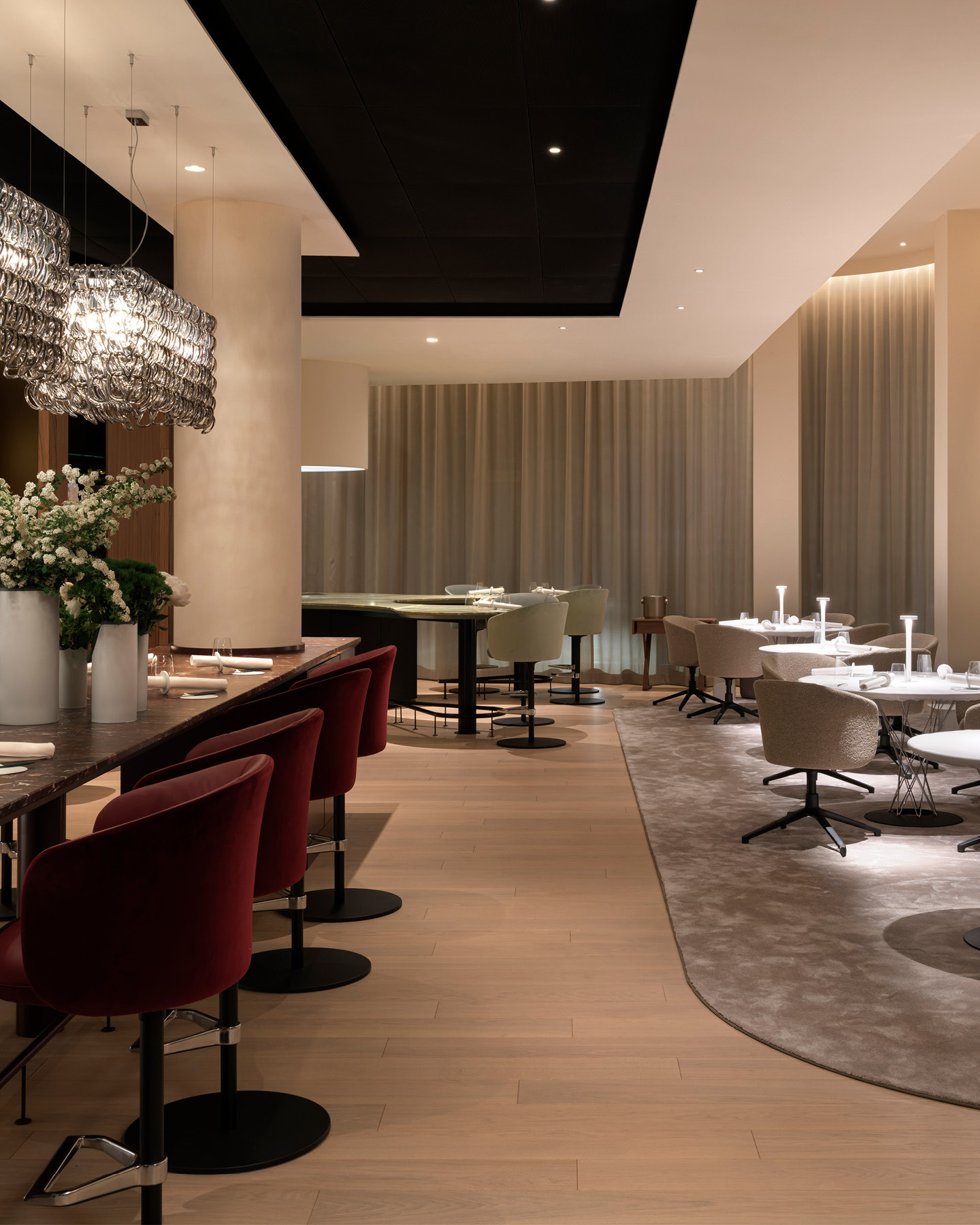 LA VIE BY THOMAS BÜHNER DÜSSELDORF
We are delighted to have received yet another award for @laviebythomasbuehner_dus from Callwey Verlag. The jury selected a total of 67 outstanding gastronomic interior design concepts, which are featured in the newly published yearbook *Die schönsten Restaurants, Hotels & Bars 2026*.
@laviebythomasbuehner_dus
@thomasbuehner
Design by Kitzig Interior Design
Photos: Marvin Schwienheer
#kitzigdesignstudios #kitziginteriordesign #awardwinner #finedining #thomasbuehner #restaurantdesign #award2026 #callwey #starkitchen #bestrestaurantdesign
