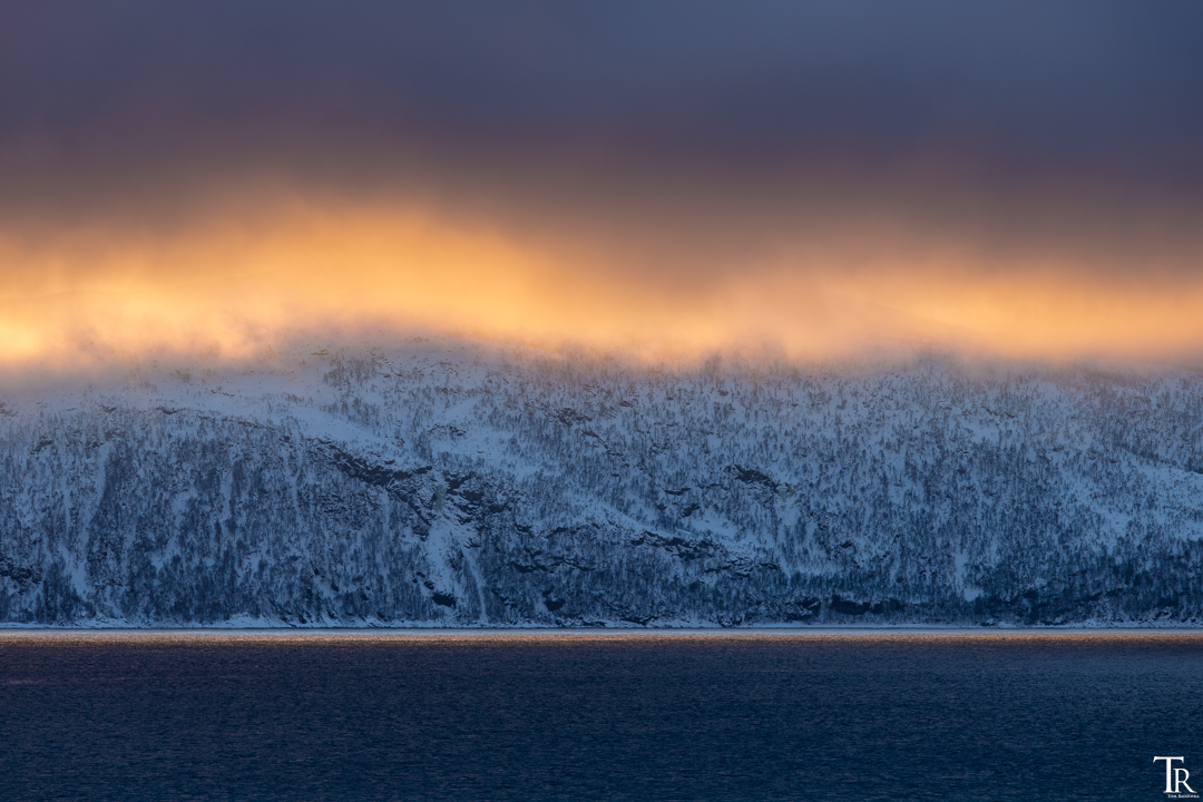 Rückblick Norwegen: Lichtstimmungen Immer wieder besonders, diese Lichtstimmungen im hohen Norden zu erleben und einzufangen. 🤩😊 ▶ Workshops und Fotoreisen über den Link in der Bio. #norway🇳🇴 #discoverearth #majestic_earth #norgenorway #northernnorway #wintervibes #moodygrams #mystical #nature_brilliance #lifeisbettteratthebeach #canon_photos #adventurethatislife #landscapelovers #snowymountains #nature_wizards #nature_lovers #bestofnorway #lovemyjob #adventurethatislife #fotoreise #the_mirror_of_our_souls #skyporn #amazing #fantastic_earth #visittromso
@visittromso