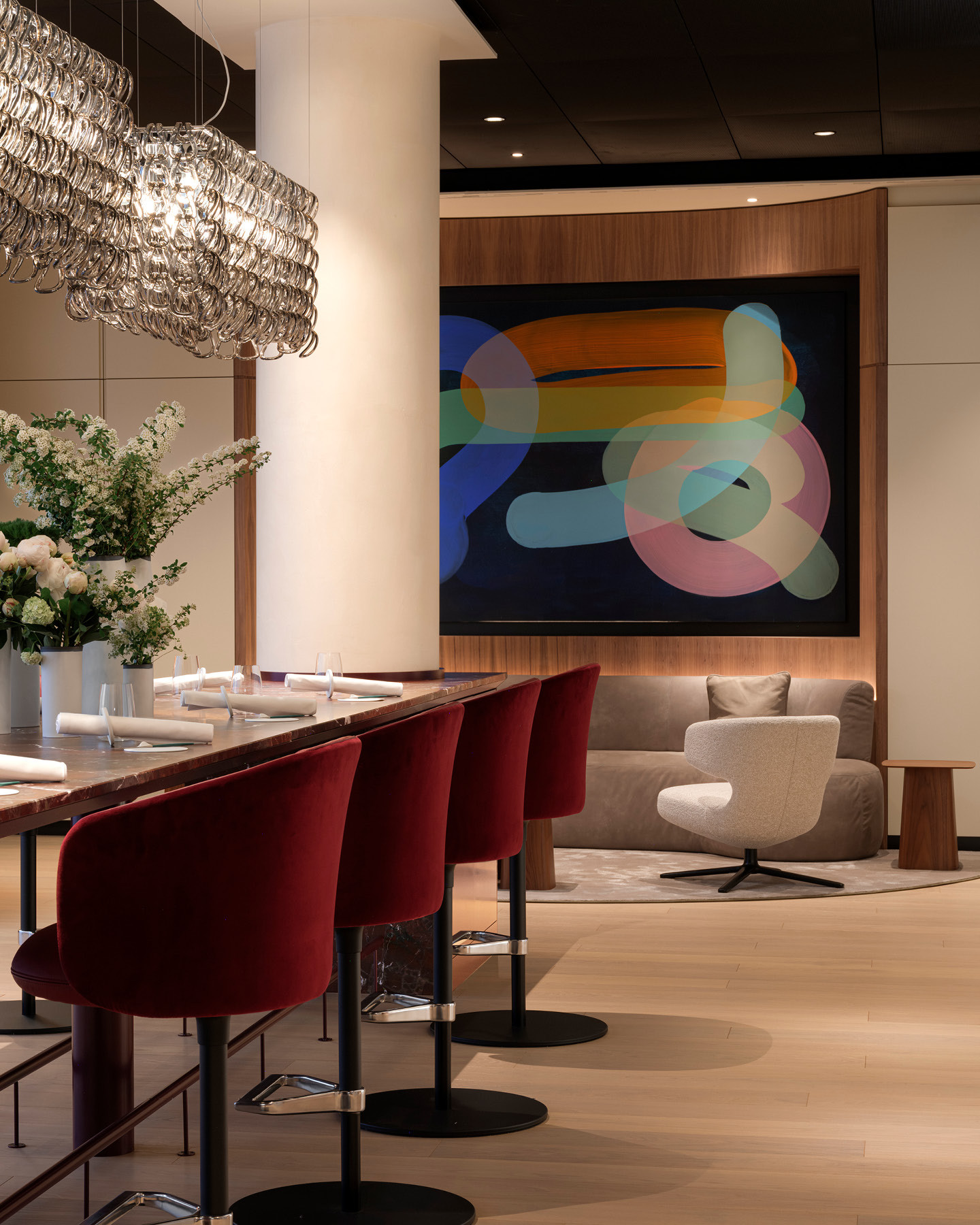 LA VIE BY THOMAS BÜHNER DÜSSELDORF
We are delighted to have received yet another award for @laviebythomasbuehner_dus from Callwey Verlag. The jury selected a total of 67 outstanding gastronomic interior design concepts, which are featured in the newly published yearbook *Die schönsten Restaurants, Hotels & Bars 2026*.
@laviebythomasbuehner_dus
@thomasbuehner
Design by Kitzig Interior Design
Photos: Marvin Schwienheer
#kitzigdesignstudios #kitziginteriordesign #awardwinner #finedining #thomasbuehner #restaurantdesign #award2026 #callwey #starkitchen #bestrestaurantdesign
