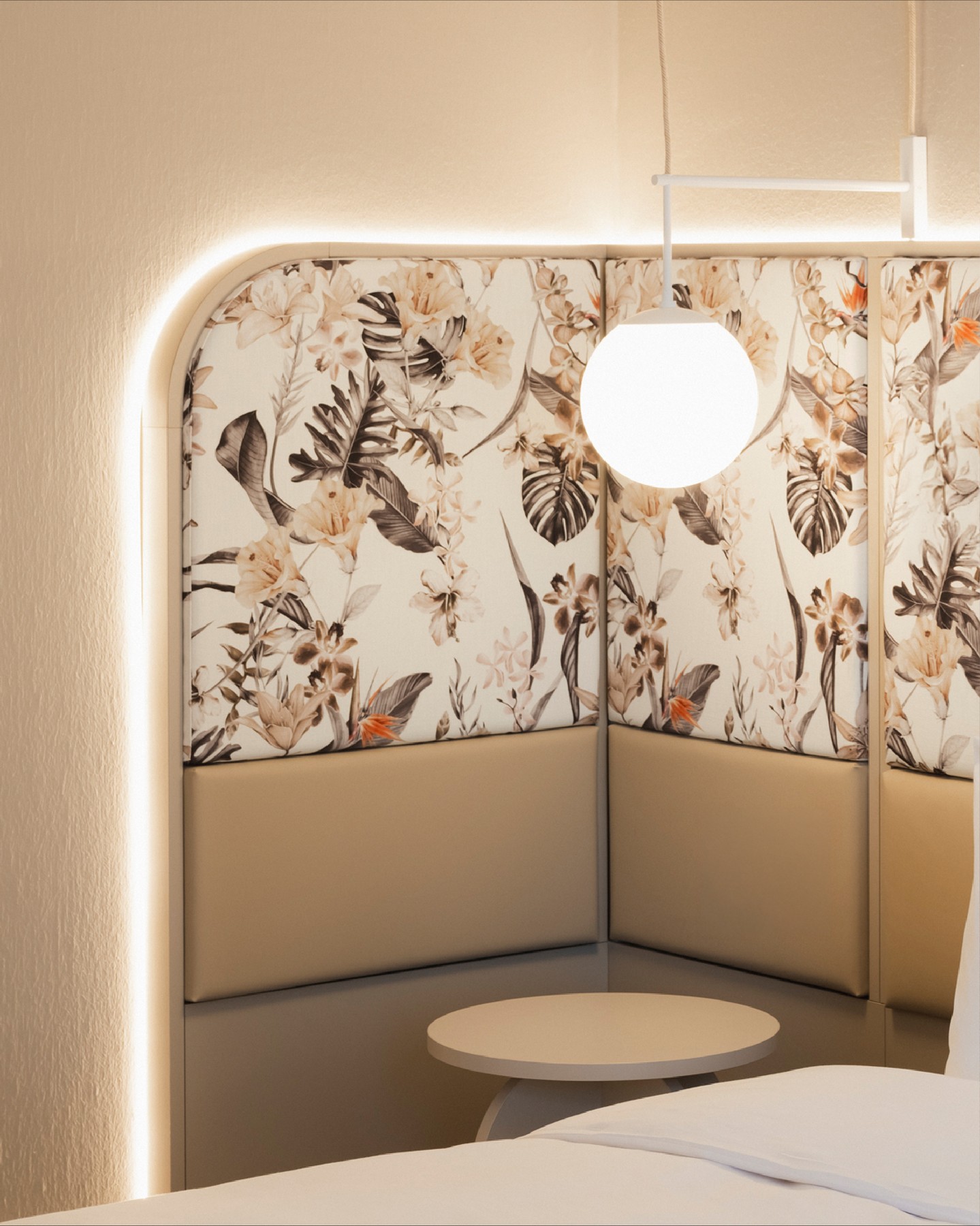 Radisson Blu Bremen. Soft by design.
A palette that whispers: warm beige, dusty pastels, and textures that invite you to slow down the moment you walk in.
A room that rests, so you can too.
#KitzigDesignStudios #RadissonBluBremen #HotelDesign #InteriorDesign #hospitalitydesign #DesignBeyondBoundaries #HospitalityDesign #BedroomDesign #NeutralInteriors