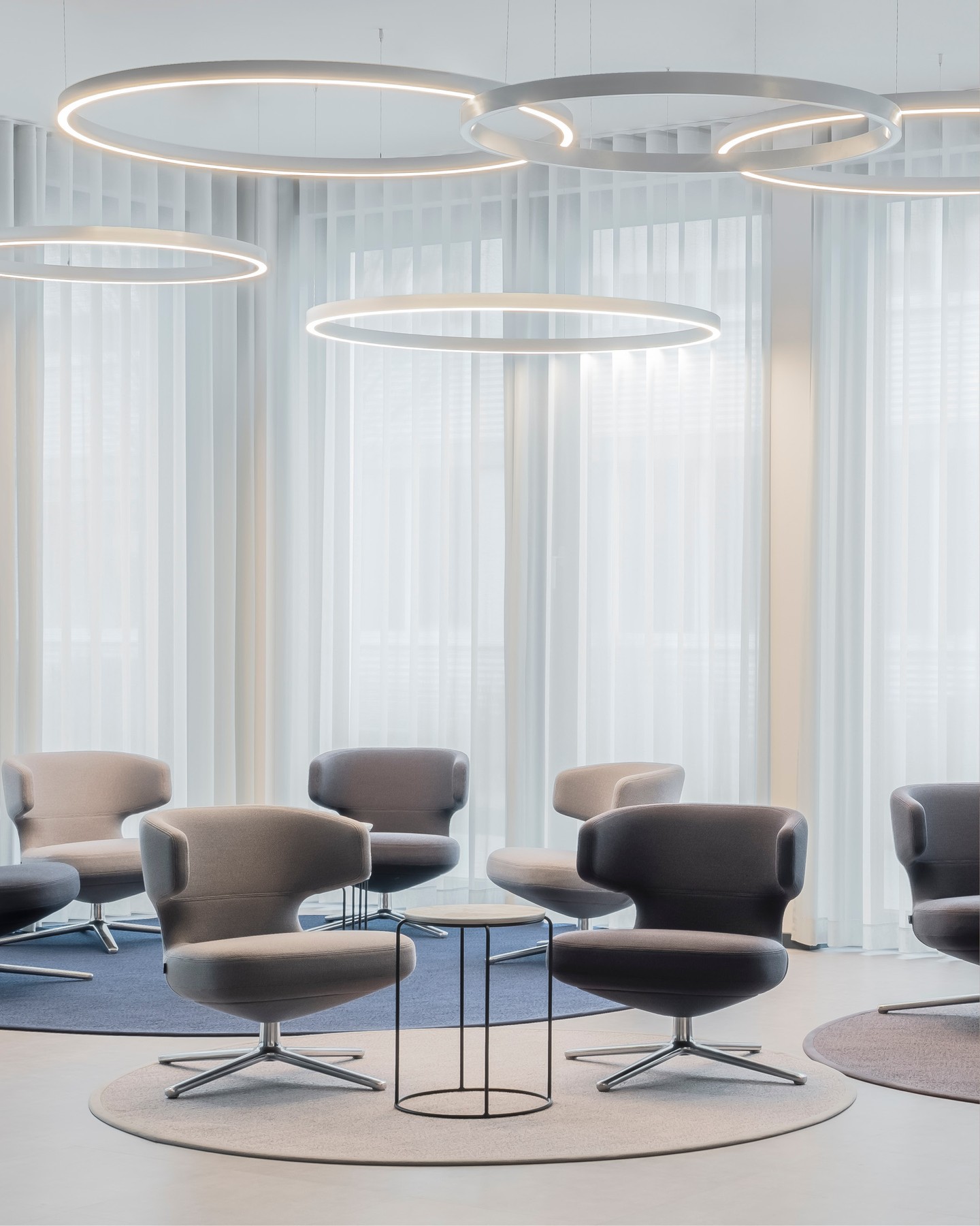 ECCLESIA HEADQUARTERS
The Ecclesia Group‘s main location in Detmold, providing space for 280 workplaces on five floors as well as a modern three-storey conference and innovation centre.
Ecclesia Versicherungsdienst
Detmold, Germany
Photos: @marvinschwienheer
#kitzigdesignstudios #kitziginteriordesign #officedesign #coworking #officeinterior #modernworkspace #workplace #workingspace #headquarters #detmold
