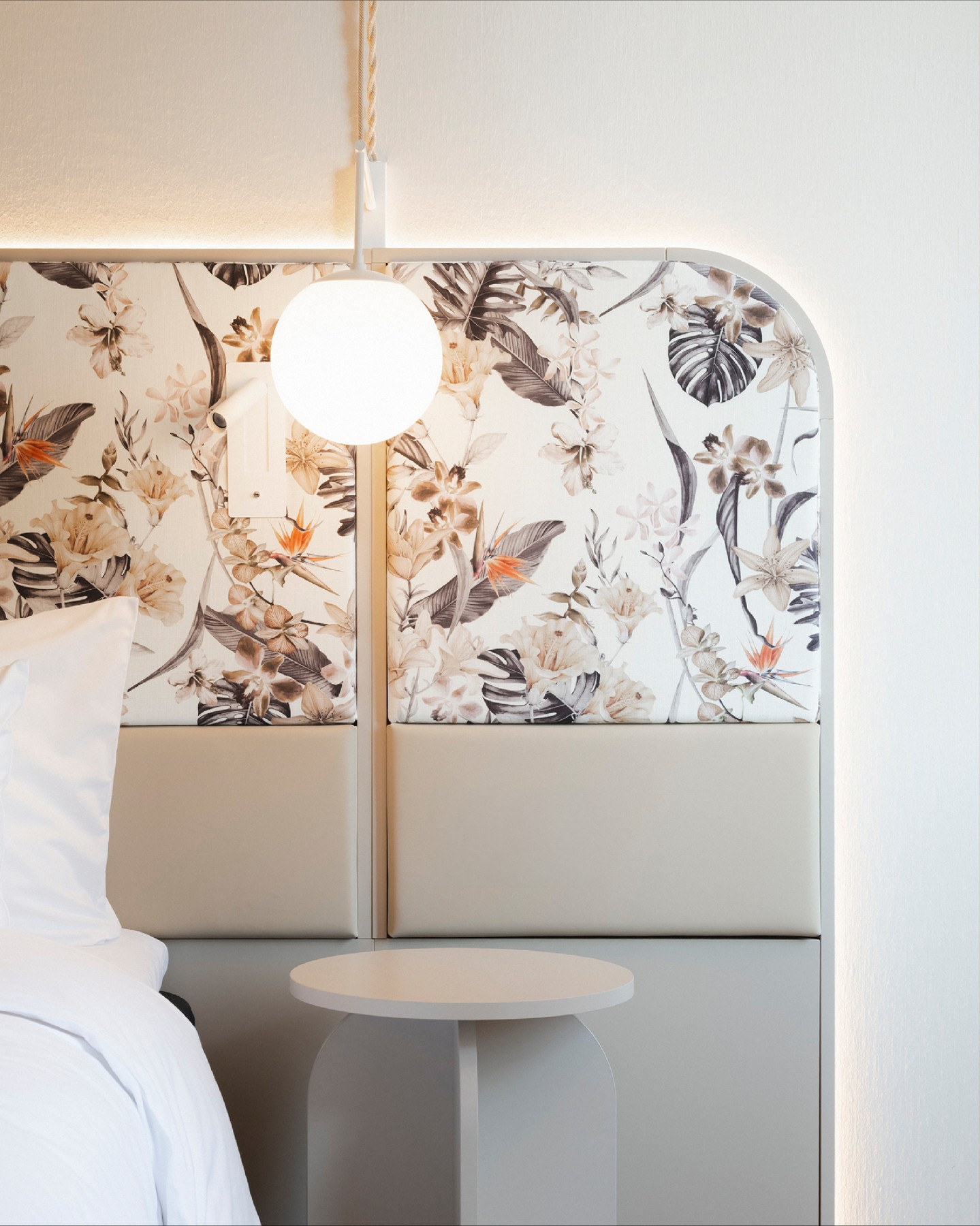 Radisson Blu Bremen. Soft by design.
A palette that whispers: warm beige, dusty pastels, and textures that invite you to slow down the moment you walk in.
A room that rests, so you can too.
#KitzigDesignStudios #RadissonBluBremen #HotelDesign #InteriorDesign #hospitalitydesign #DesignBeyondBoundaries #HospitalityDesign #BedroomDesign #NeutralInteriors