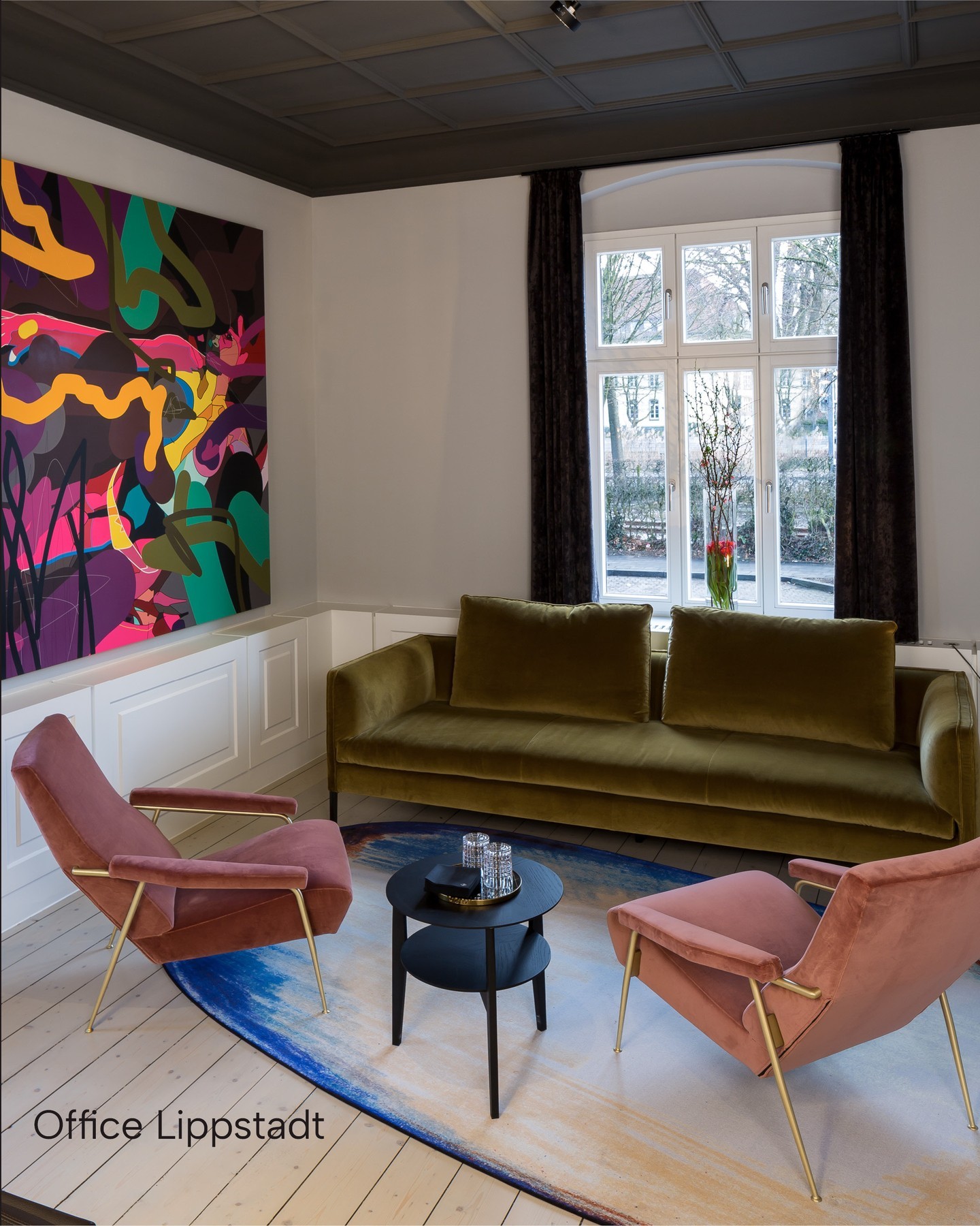 We are hiring.
Gestaltet mit uns Räume und Marken, die Menschen begeistern.
Zur Verstärkung unserer Teams suchen wir:
Innenarchitekt / Architekt (m/w/d) als Projektleitung für unser Studio in Düsseldorf
Grafikdesigner (m/w/d) für unser Studio in Lippstadt
Wenn ihr Lust auf abwechslungsreiche Projekte für namhafte Kunden im In- und Ausland habt, motiviert und eigenverantwortlich Arbeiten möchtet, dann schickt uns eure vollständigen Bewerbungsunterlagen an: career@kitzig.com
Weitere Infos über den Link in der BIO.
kitzig.com/karriere
Wir freuen uns auf euch.
#kitzigdesignstudios #interiordesigner #newjob #wearehiring #newperspectives #interiordesignerjob #interiordesignerwanted #communicationdesigner
