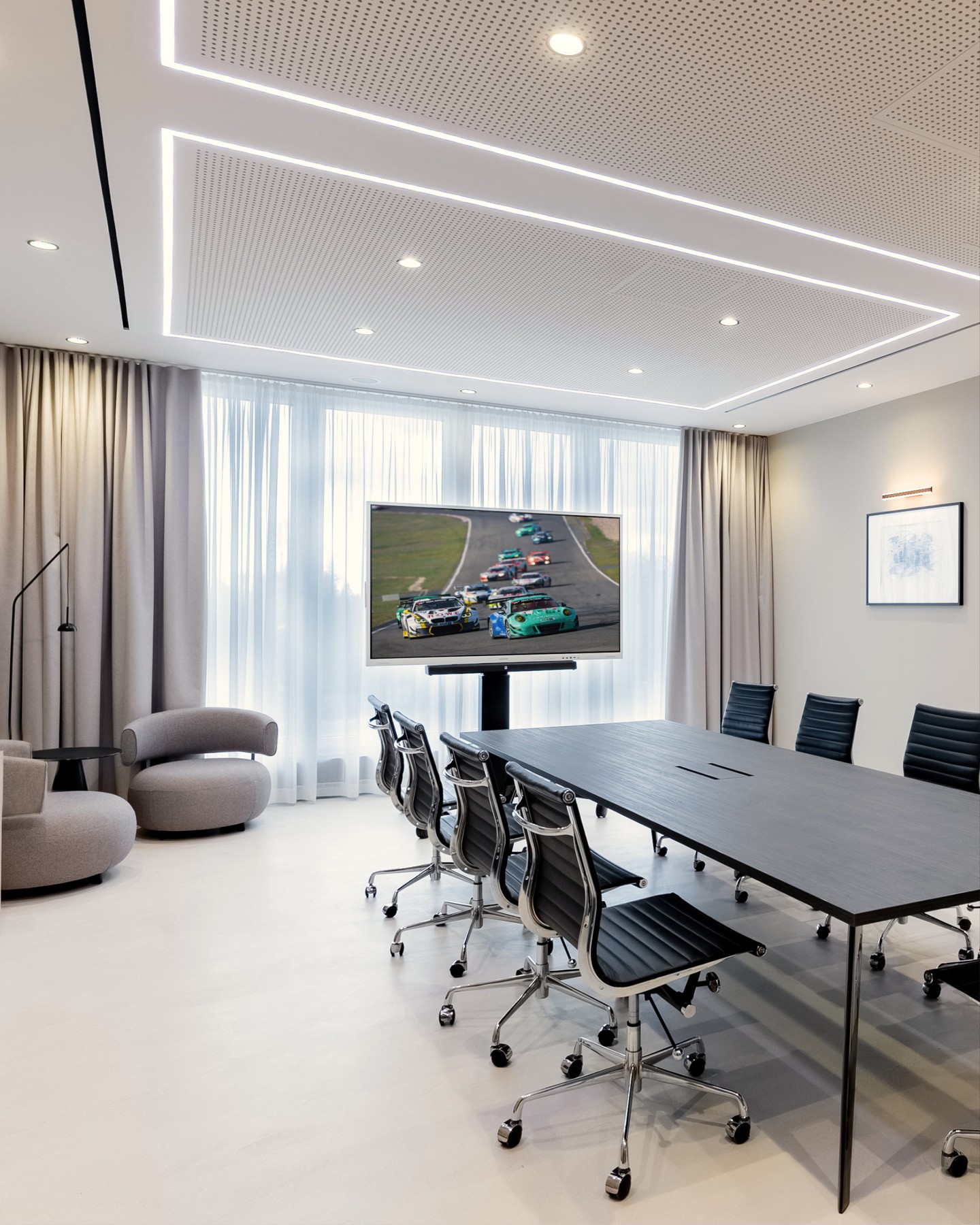 Dorint Nürburgring Hotel
Designed for focus, flexibility and performance.
For the conference area at Dorint Nürburgring Hotel, we developed flexible spaces that combine functionality, comfort and a clear architectural identity.
#KitzigDesignStudios #DorintNürburgring #HospitalityDesign #ConferenceDesign #MeetingSpaces #EventSpaces #InteriorArchitecture