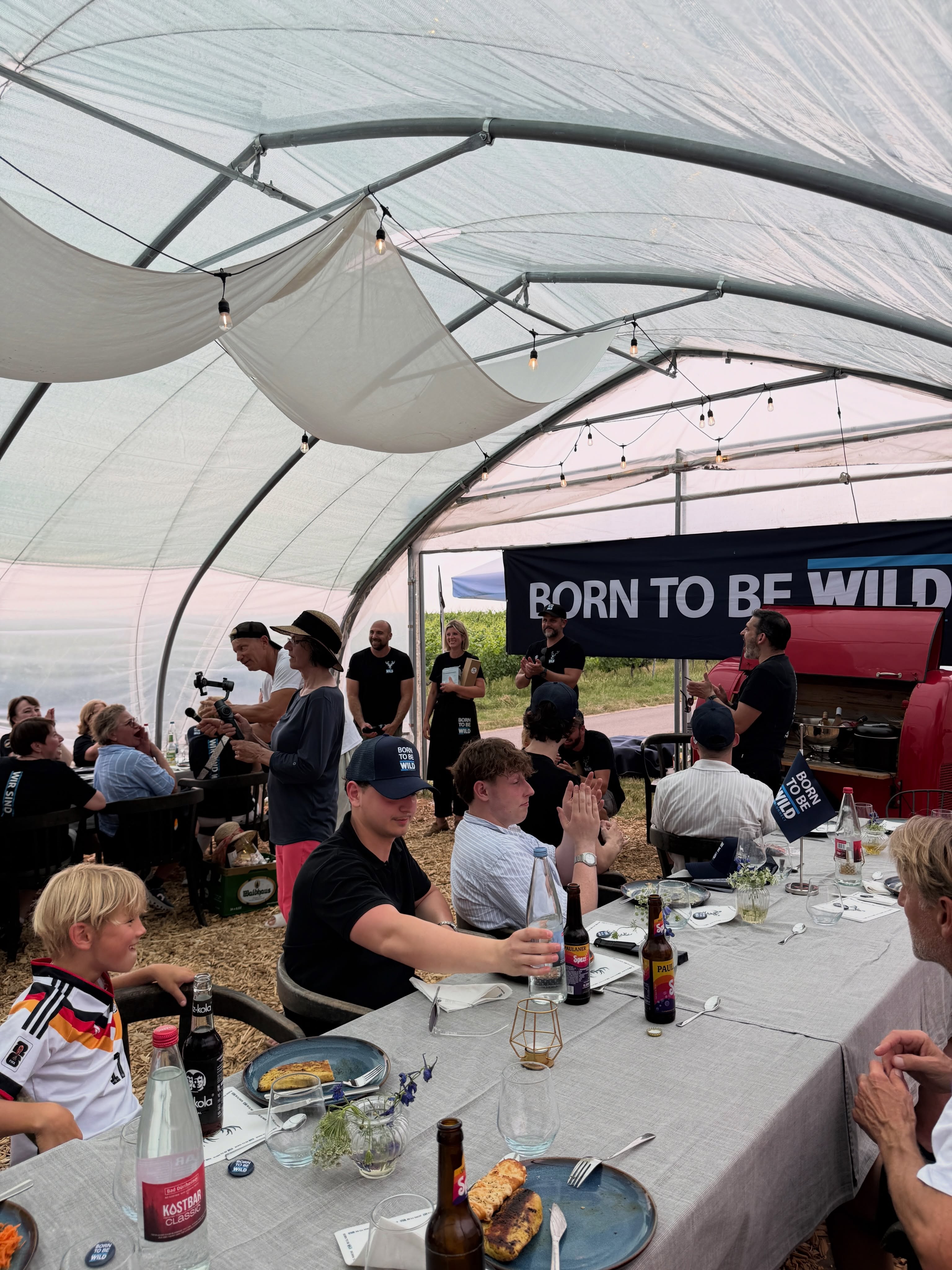 Einige Impressionen vom WILD-Sommerfest auf dem Sehringer Obsthof in Mengen… es gab alles, was das Herz begehrt! 💙
A few snapshots from the WILD summer party at the Sehringer Obsthof in Mengen… it had everything the heart could desire! 💙
Néhány pillanatkép a WILD nyári buliról a mengeni Sehringer Hofban… minden megvolt, amire csak vágyhat a szív! 💙
#summer #wild #party #fun #ilovemyjob