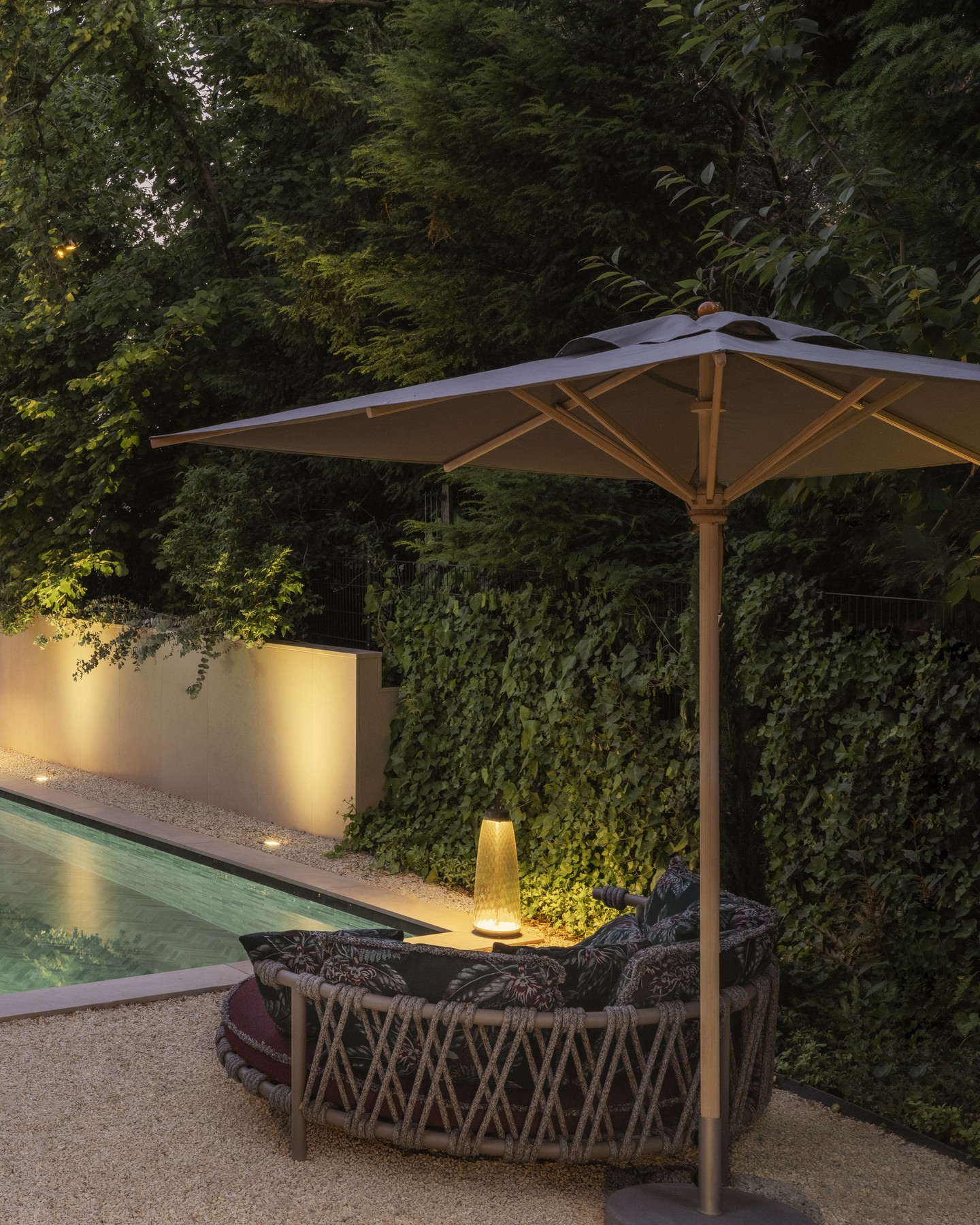 A unique expression of modern luxury.
At The Flat, heritage architecture becomes the backdrop for a carefully curated world of art, design and individuality. Every detail, from bespoke rugs and natural stone to statement lighting and collectible furniture, contributes to an atmosphere that is both timeless and contemporary.
#KitzigDesignStudios #TheFlatDusseldorf #LuxuryLifestyle #InteriorDesign #DesignNarrative #ResidentialArchitecture
