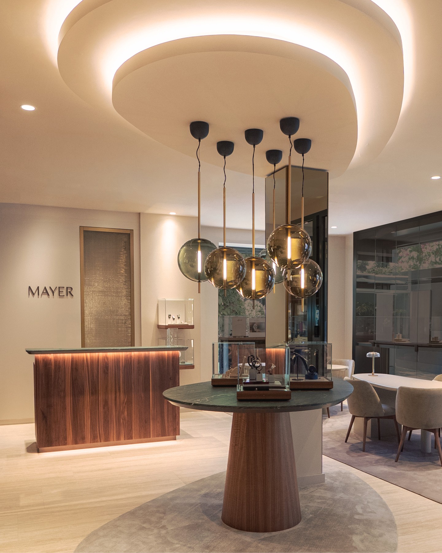 JUWELIER MAYER STARNBERG
A variety of zones featuring a lounge, bar, sales tables, and curated presentation areas create an exclusive customer experience. Intimate niches allow for private consultations, while open areas convey lightness and spaciousness.
#KitzigDesignStudios #JuwelierMayer #Starnberg #JewelleryDesign #RetailDesign #DesignBeyondBoundaries #LuxuryRetail #Starnberg
