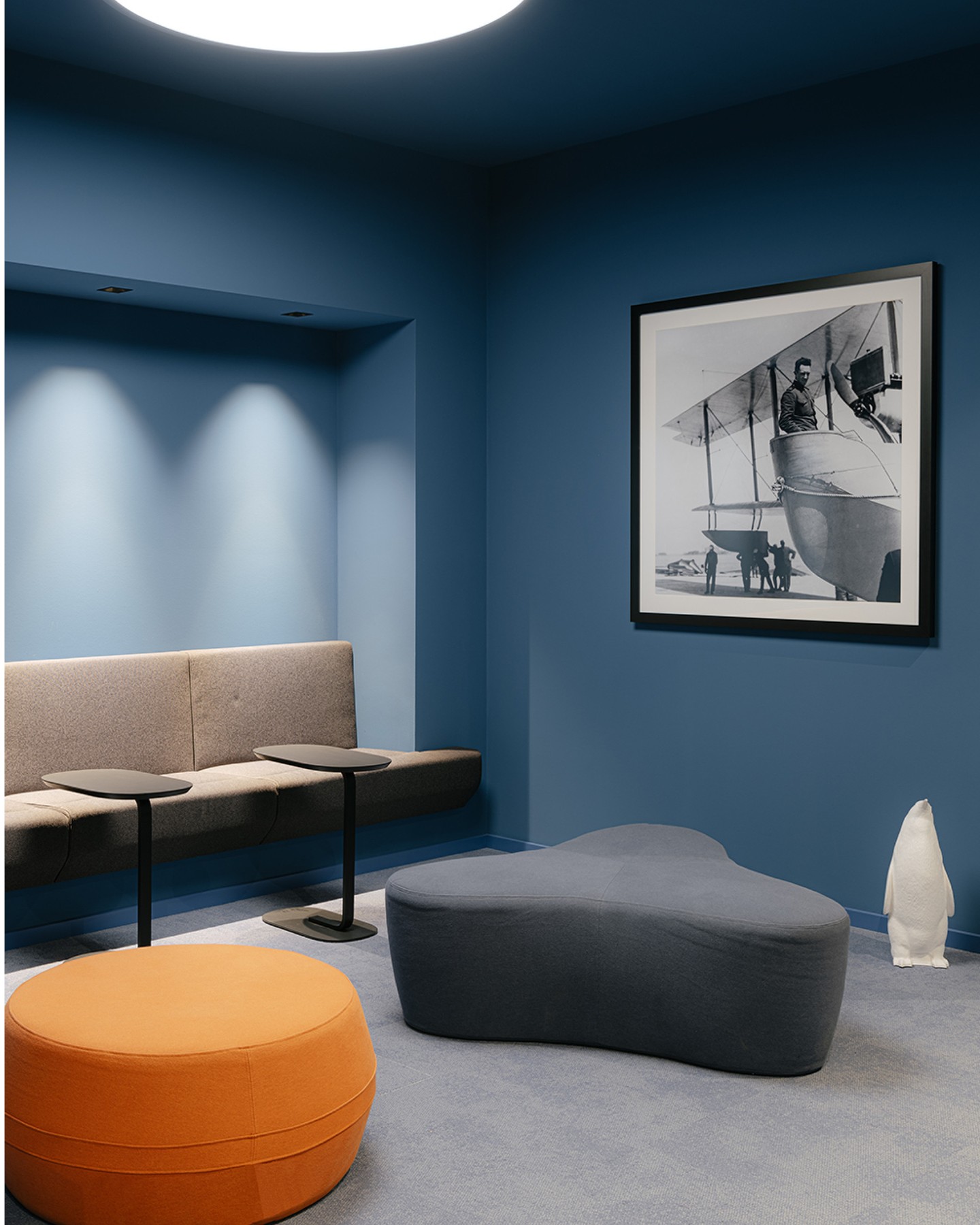 The boardrooms at the COCO Cologne Campus Ossendorf offer plenty of space for creative discussion, private meetings and quiet spaces for focused work.
Design by Kitzig Interior Design
Photos: Marvin Schwienheer
