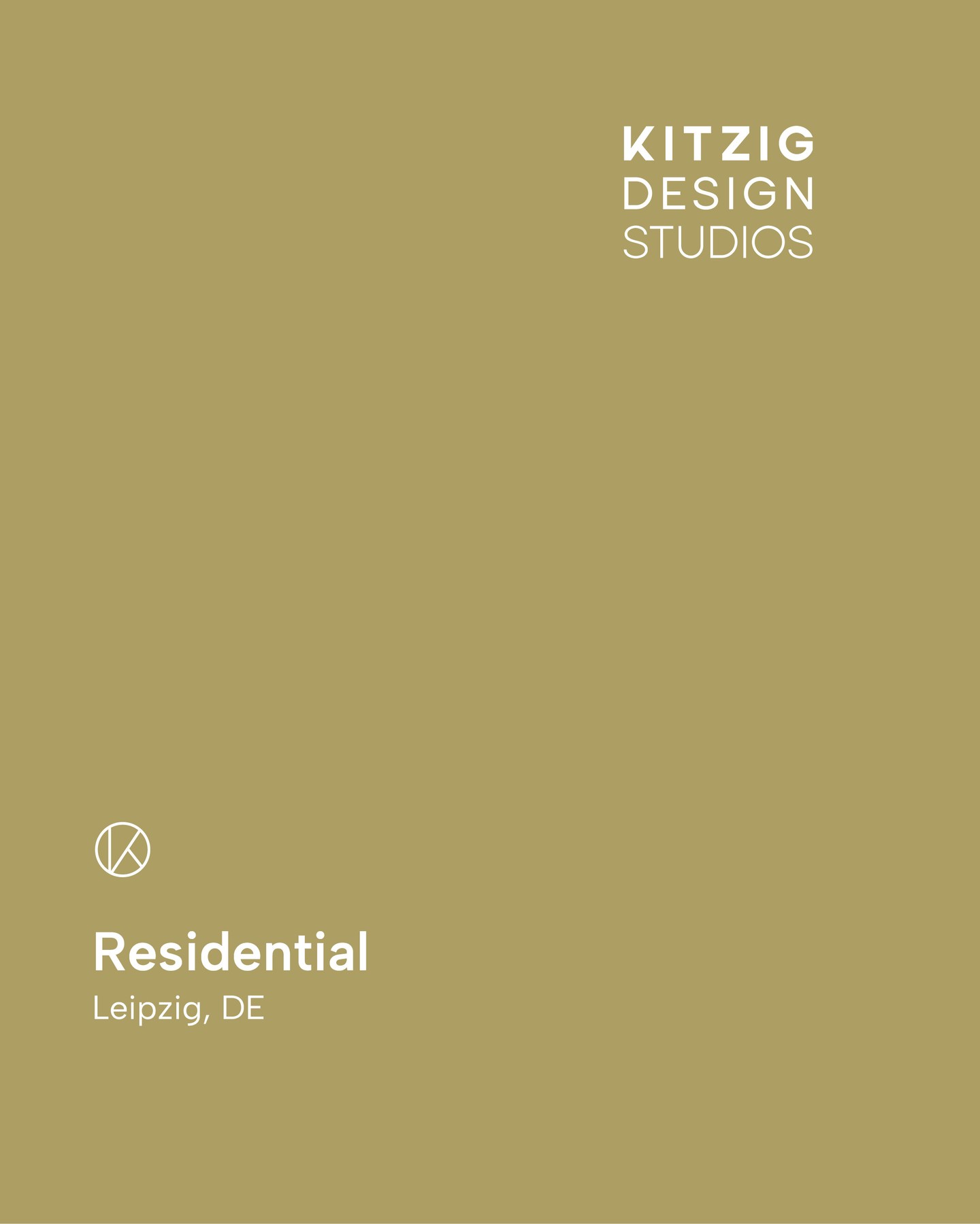 RESIDENTIAL
A two-storey entrance hall offers open views throughout the building. A golden, 3-metre-high revolving door leads into the elegant living room. To give the family of nine additional privacy, a more intimate family room complements the formal living space.
