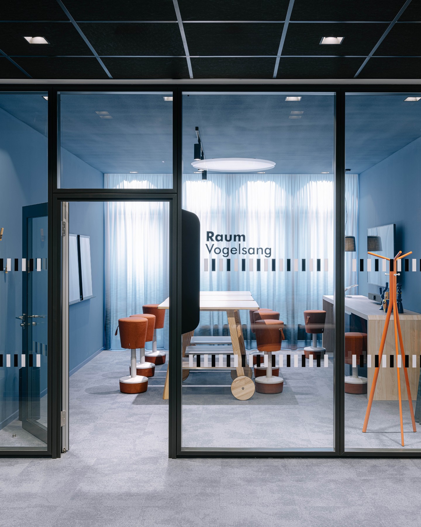 We’re delighted that our project COCO Cologne Office Campus Ossendorf has received the Gold Certification at the GRANDS PRIX DU DESIGN, an international award recognizing excellence in design and architecture.
The award celebrates our holistic approach to creating a flexible and inspiring modern workspace.
#KitzigDesignStudios #GrandPrixDuDesign #Awards #InteriorDesign